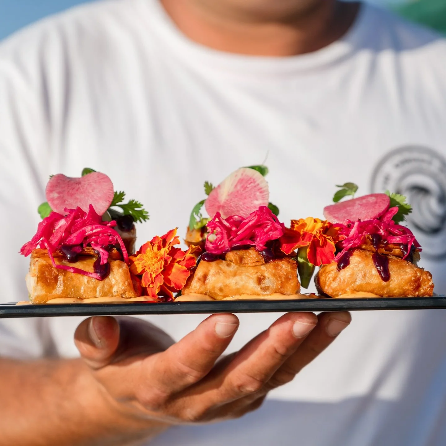 The Rosarito Rolls - a longtime favorite that never misses⚡️

Fried chimichangas with an option of shrimp or smoked tuna, poblano peppers, chipotle aioli, blackberry merlot sauce, topped with cilantro flowers🤙

#thegreenroom #villasantacruz #bajacal