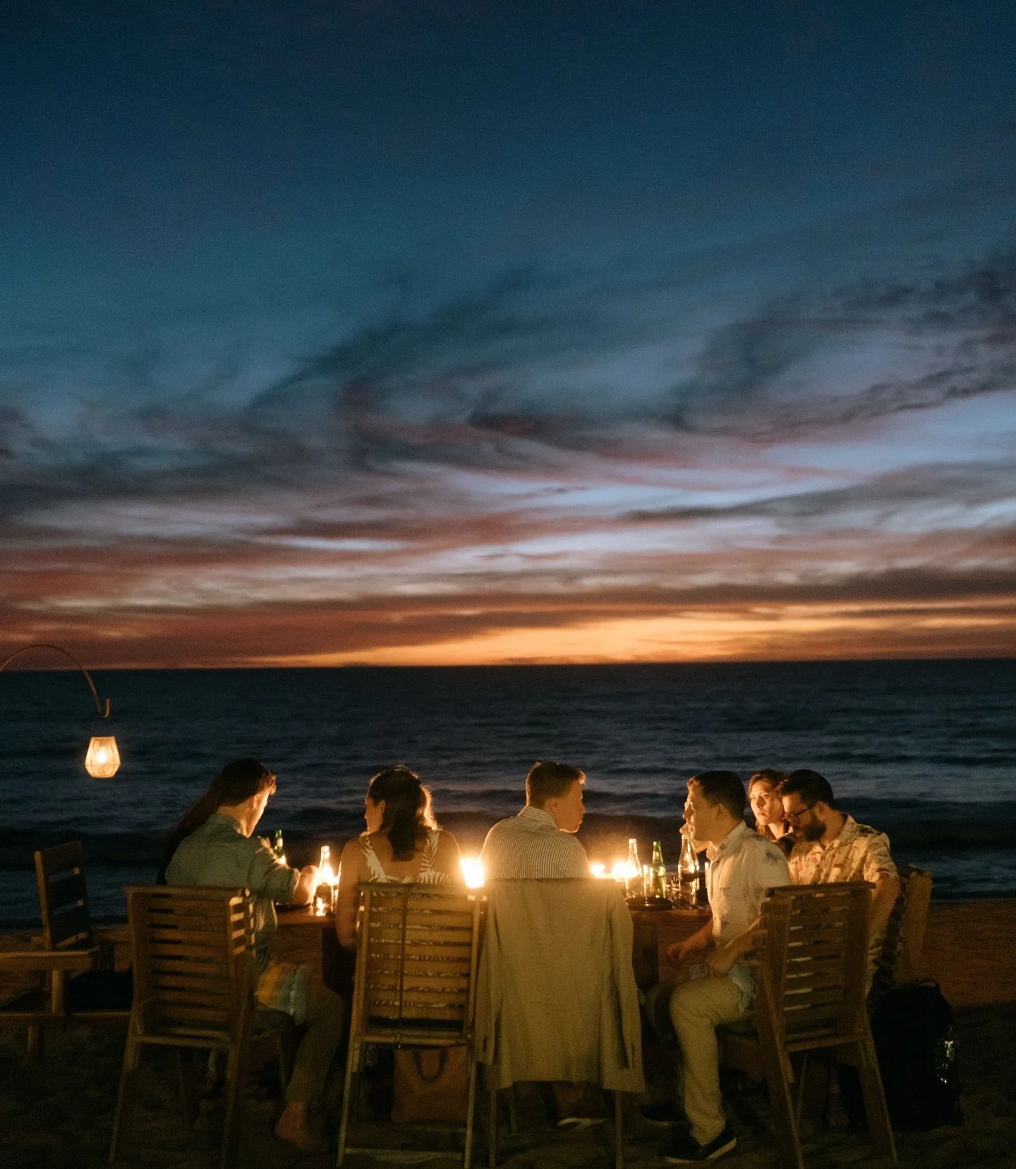When the whole crew shows up for golden hour✨🥂
.
.
#thegreenroom #villasantacruz #todossantos #bajacalifornia #todossantosrestaurants