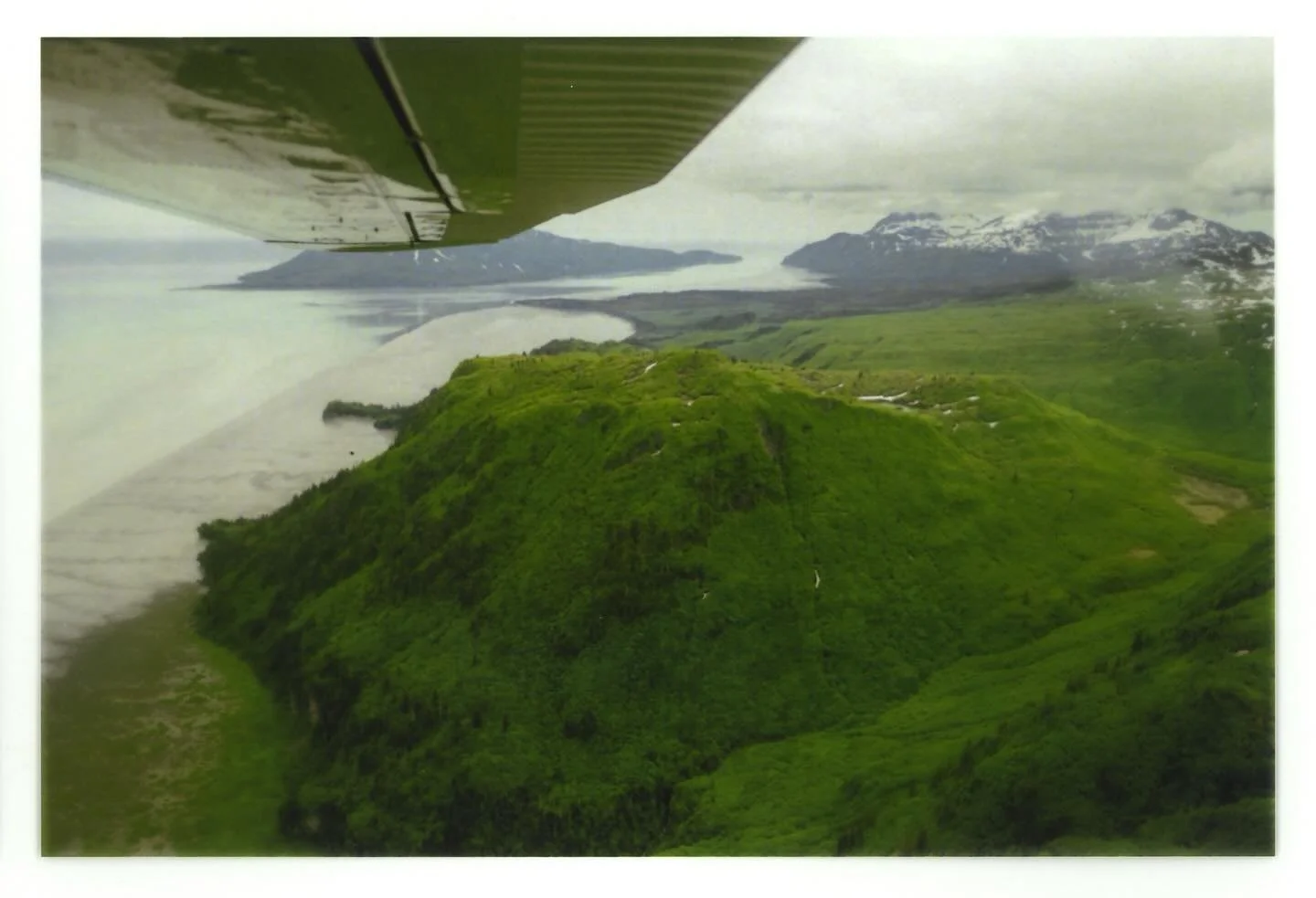 //
Live in each season as it passes; breathe the air, drink the drink, taste the fruit, and resign yourself to the influence of the earth.
Henry David Thoreau
*
*
In 2019, I set off on a trip through Alaska, with no fixed itinerary.
*
*
Jack Kerouac 