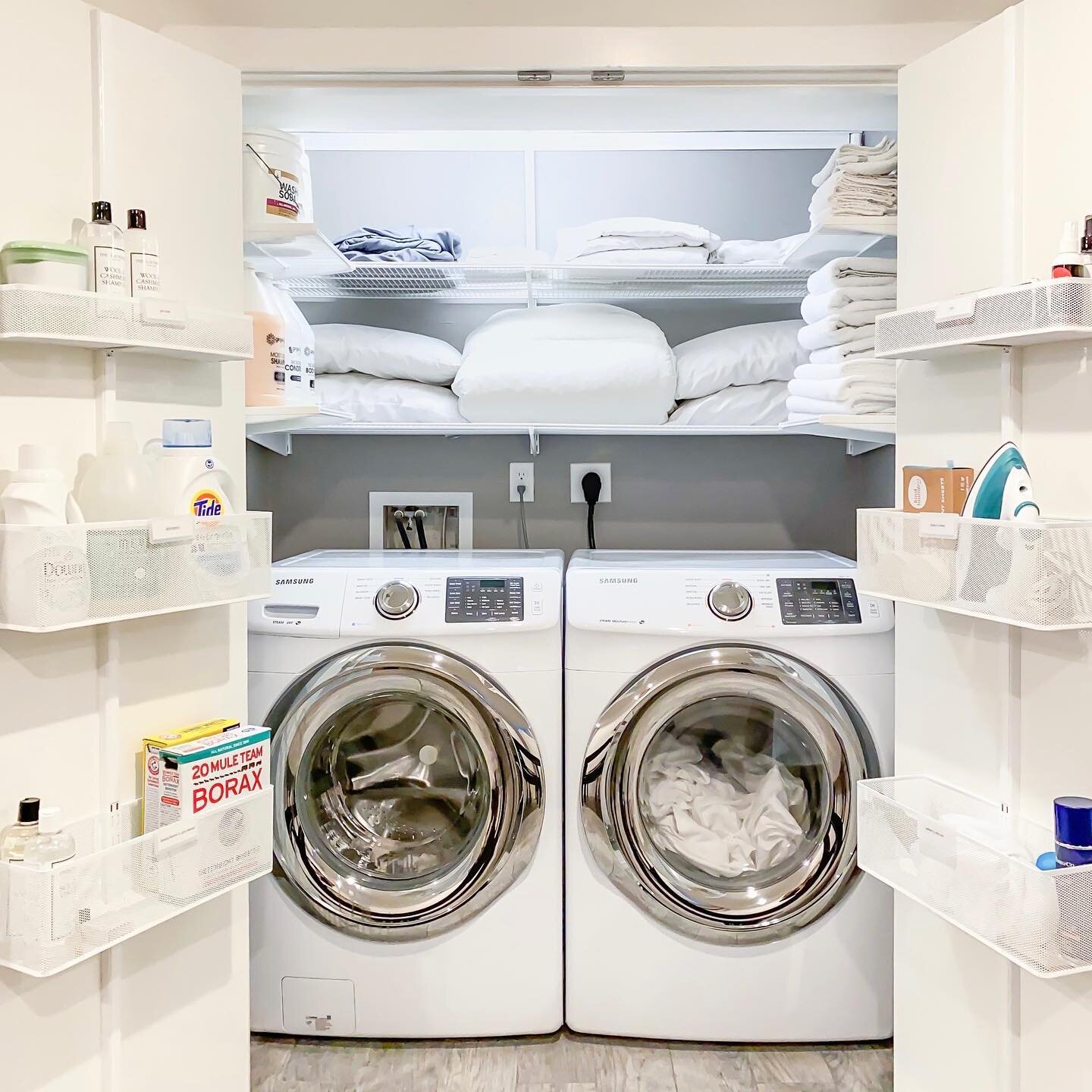 No one loves doing laundry 🧺👚, but that doesn&rsquo;t mean you can&rsquo;t love your laundry room! Swipe to see some of our favorite laundry solutions &gt;&gt;