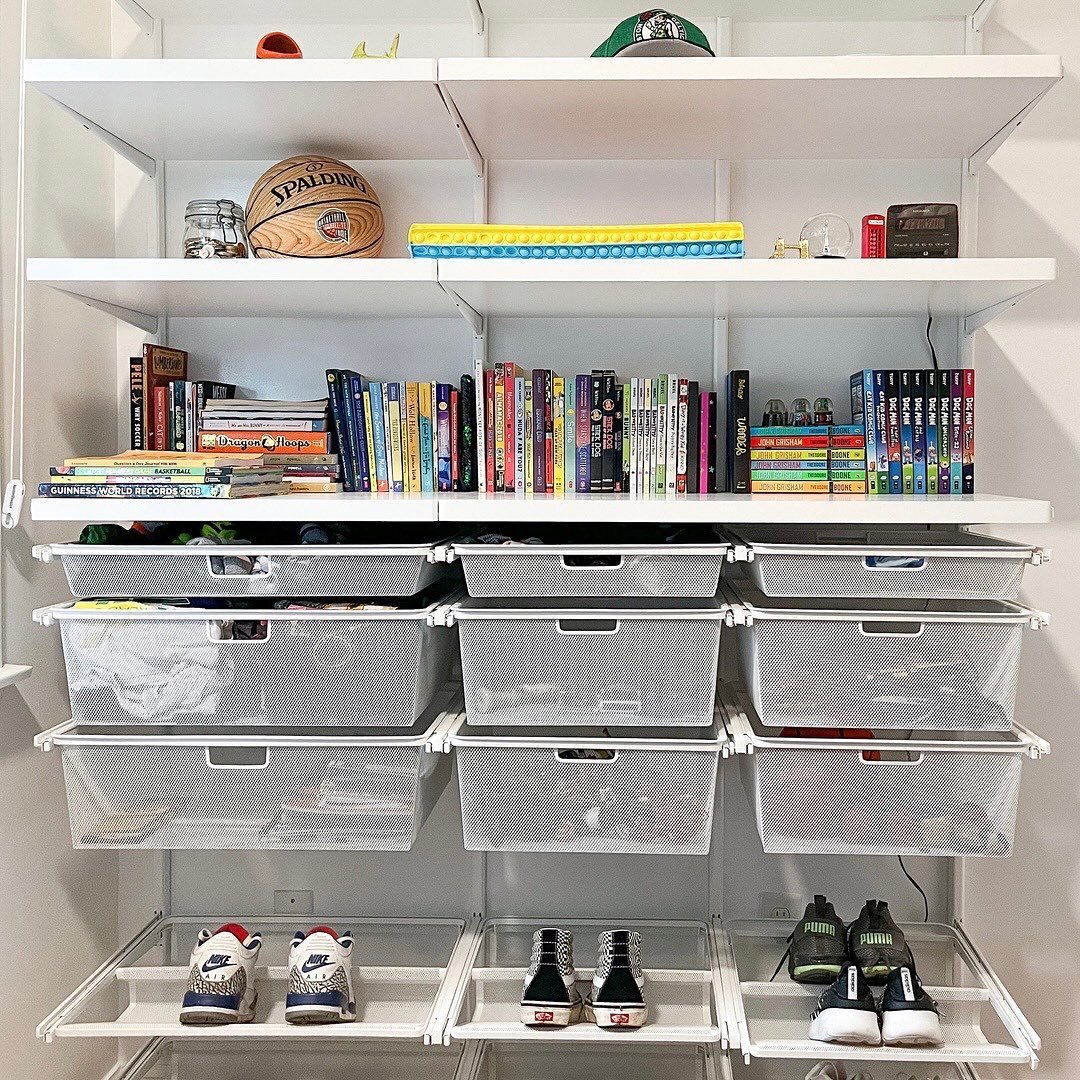 Yes, we organize teenagers rooms too! 🏀 🧢 👟 We added decor shelves to this design, making it ideal for a bedroom side wall. Would your teen tidy up more if you had the right systems in place?