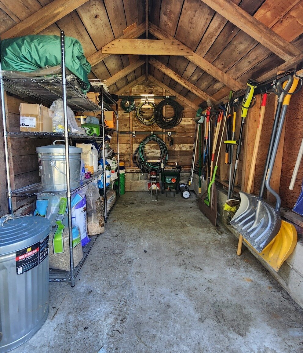 🚨It&rsquo;s almost time to clean out your sheds 🚨
After sorting &amp; purging this shed, we built some metal storage racks and installed hooks for all the yard tools/hoses. Now this client can garden with ease 👩&zwj;🌾
