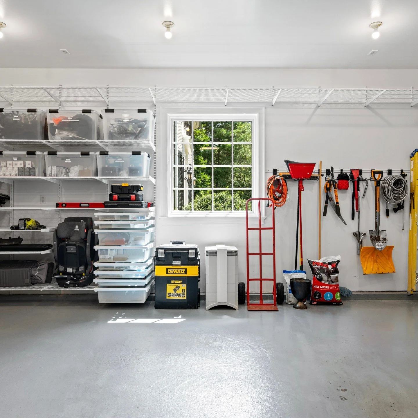 We kept ourselves very busy this summer in garages ⚽🔨 🥎. Here is one of our masterpieces!
