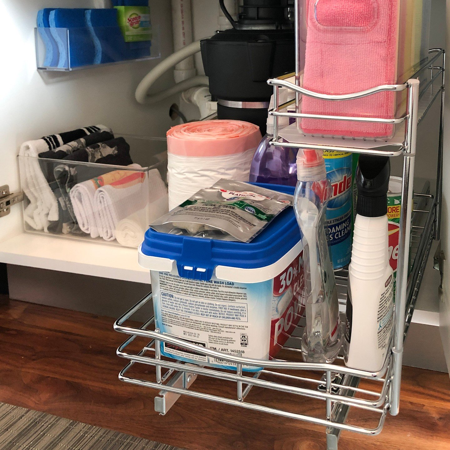 Tired of losing items under your kitchen sink? 🧽 Under sink glide outs are an easy and cost effective upgrade that we recommend frequently to our clients! Because, who wants to spend their time bent down rifling through cleaning products? Not us! 🙅