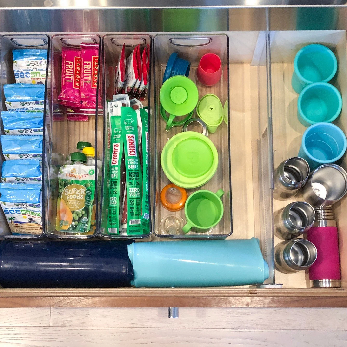 Independence meets organization! Kid-friendly snack/water bottle zones encourage good habits of self service and clean up.