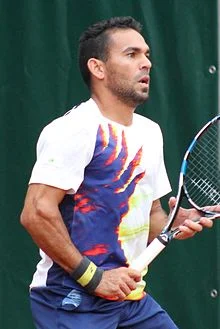 Victor Estrella Burgos Cannot Lose in Quito