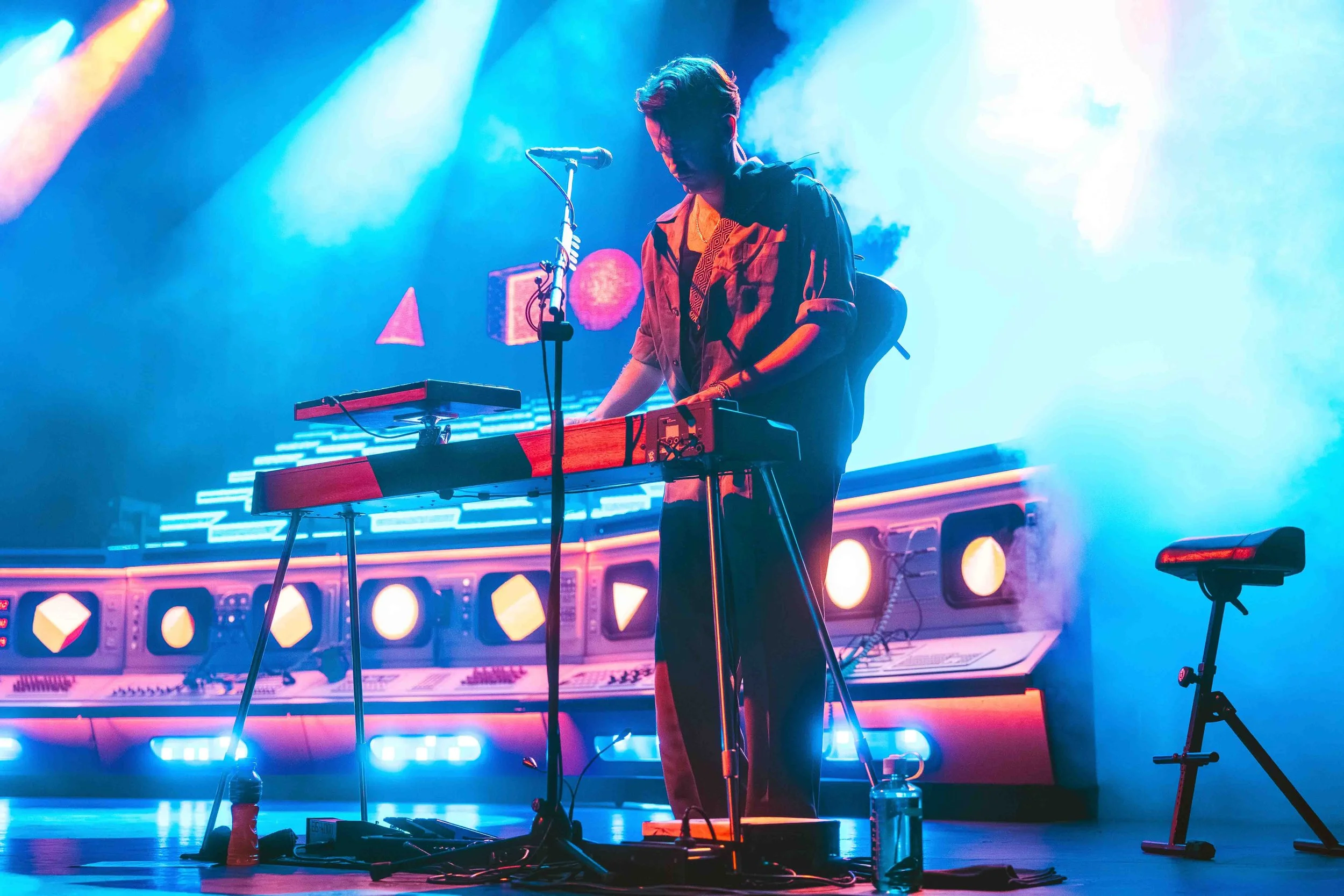 Glass Animals - Tour Of Earth