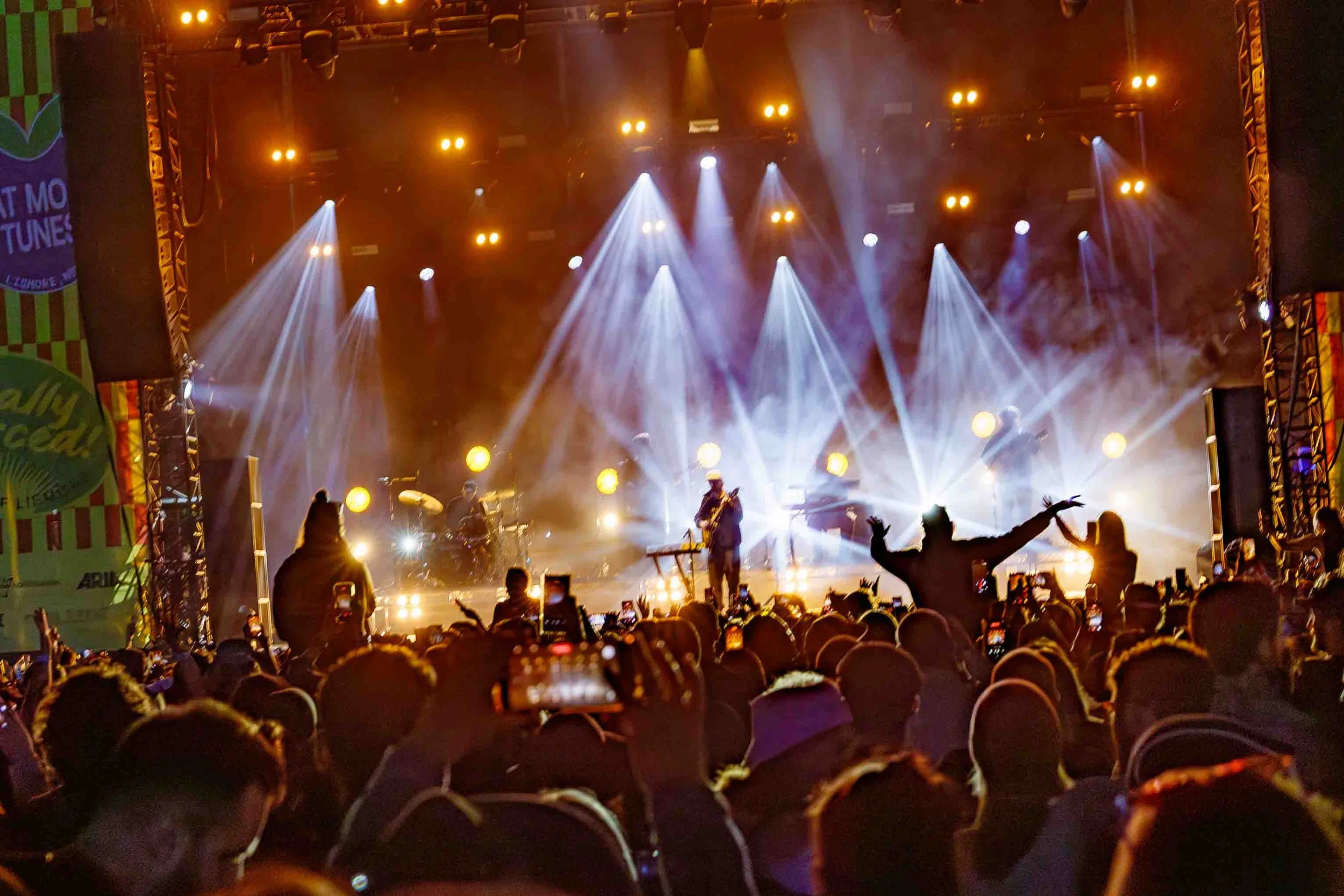 Matt_Corby_Groovinthemoo_090526_MFA_D-11.jpg