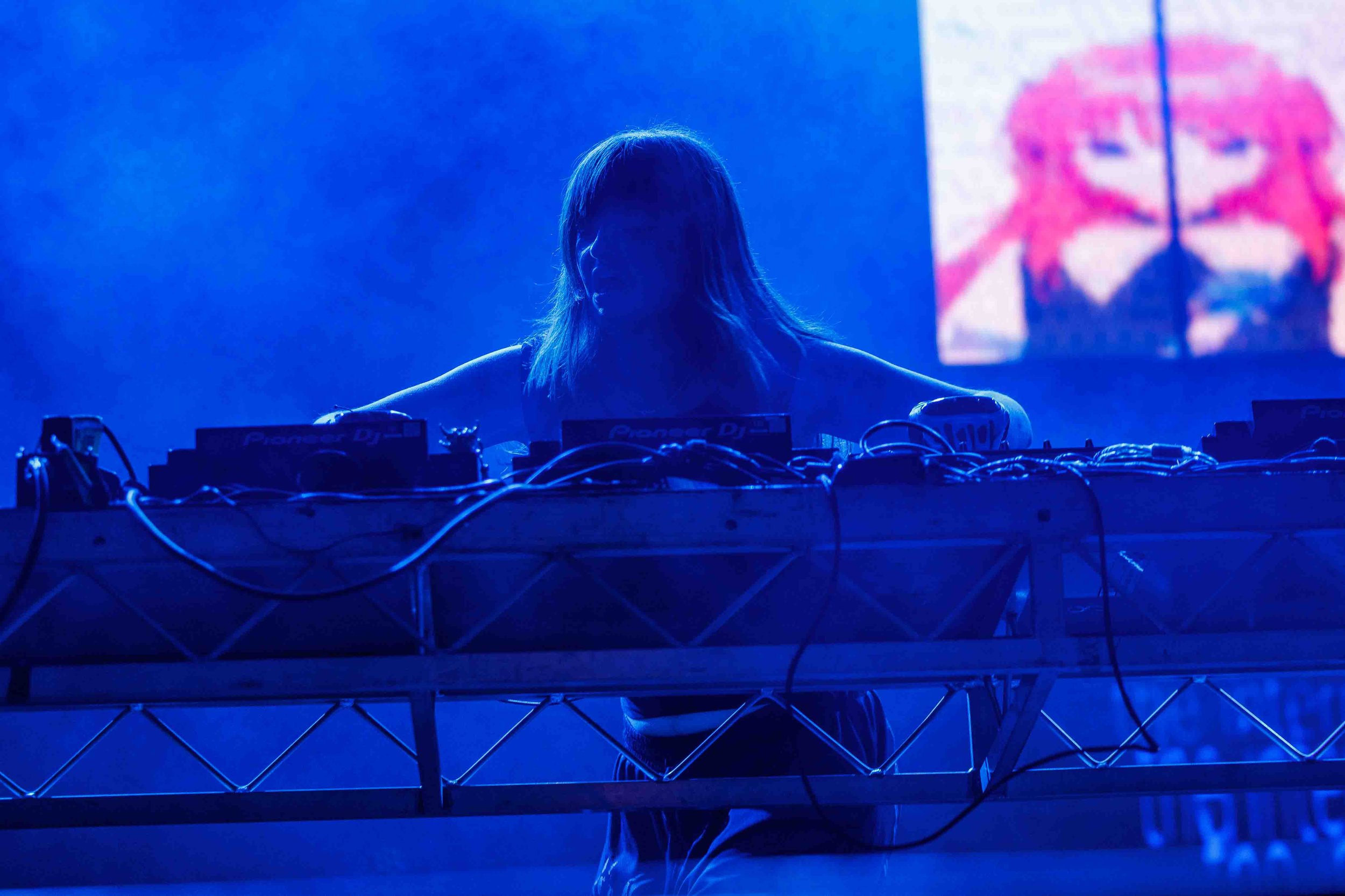 Ninajirachi_Groovinthemoo_090526_MFA_D.jpg
