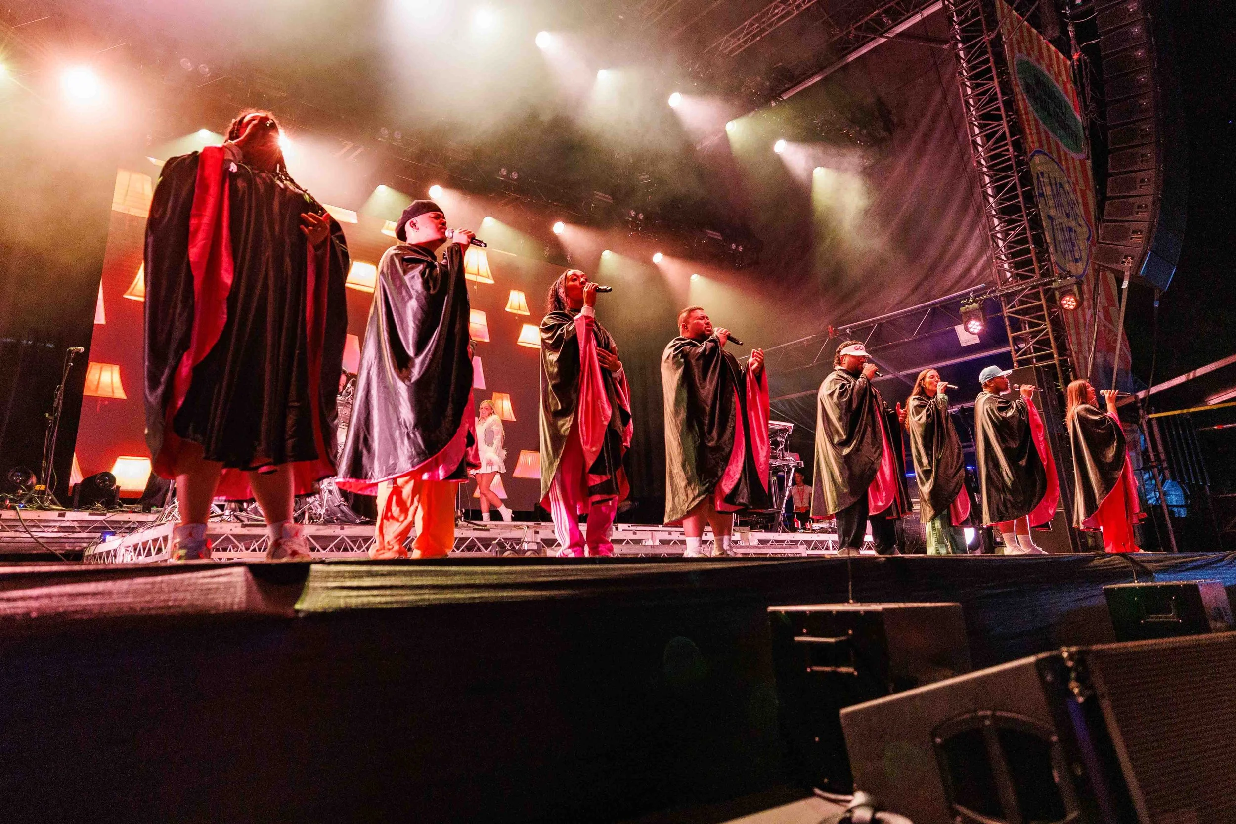 TonesandI_Groovinthemoo_090526_MFA_D.jpg