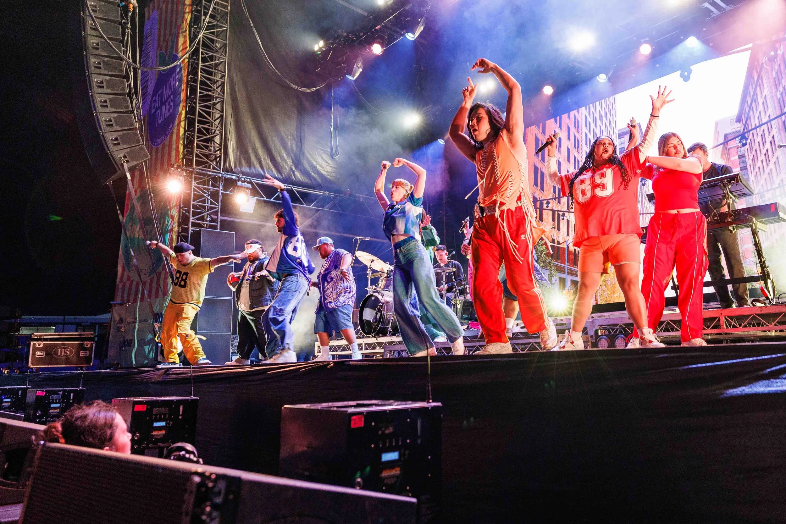 TonesandI_Groovinthemoo_090526_MFA_D-5.jpg