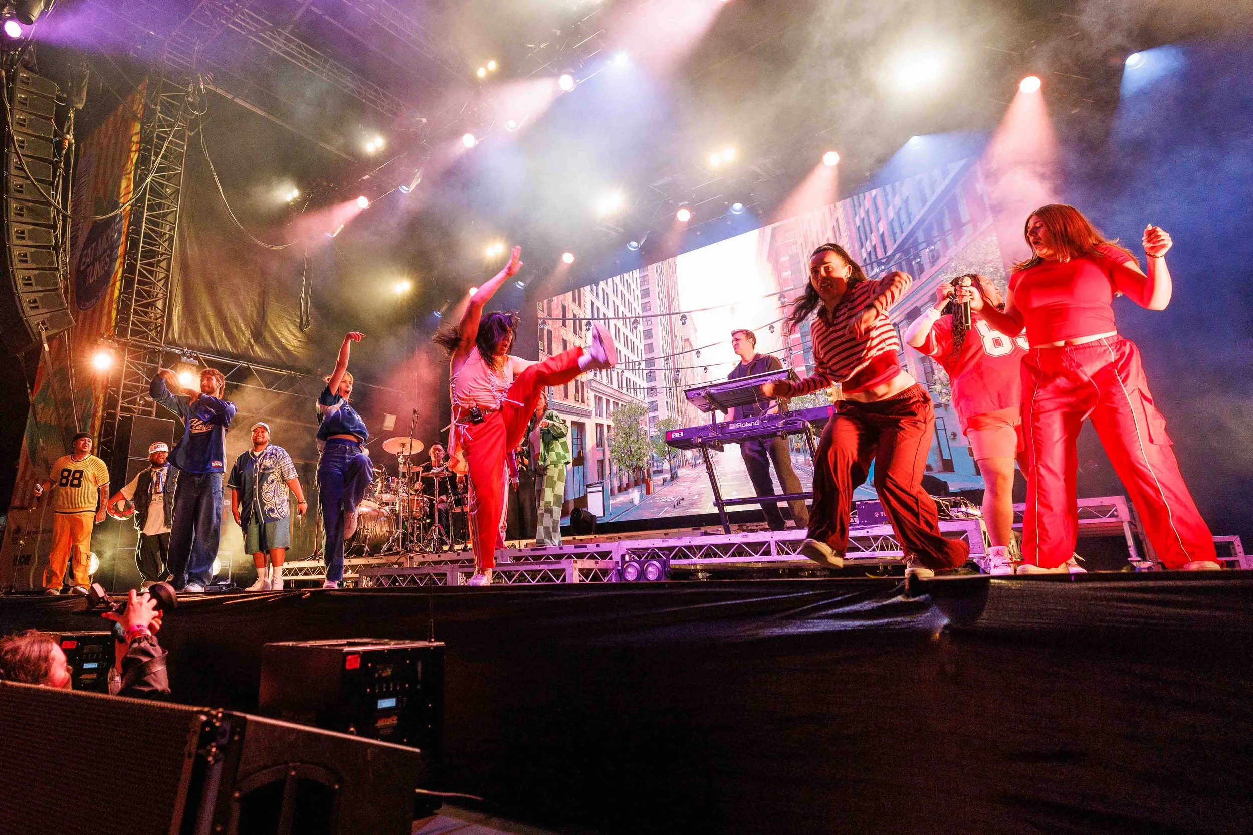 TonesandI_Groovinthemoo_090526_MFA_D-6.jpg