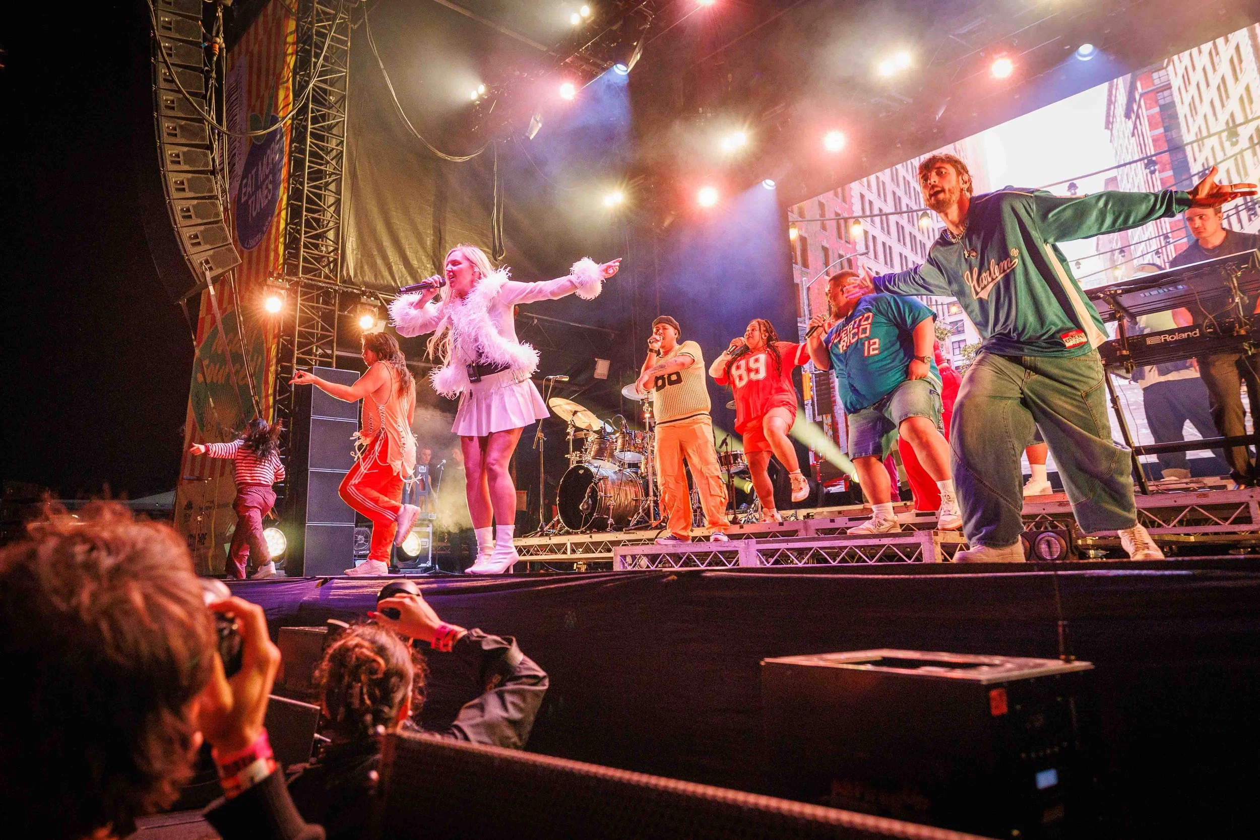 TonesandI_Groovinthemoo_090526_MFA_D-7.jpg