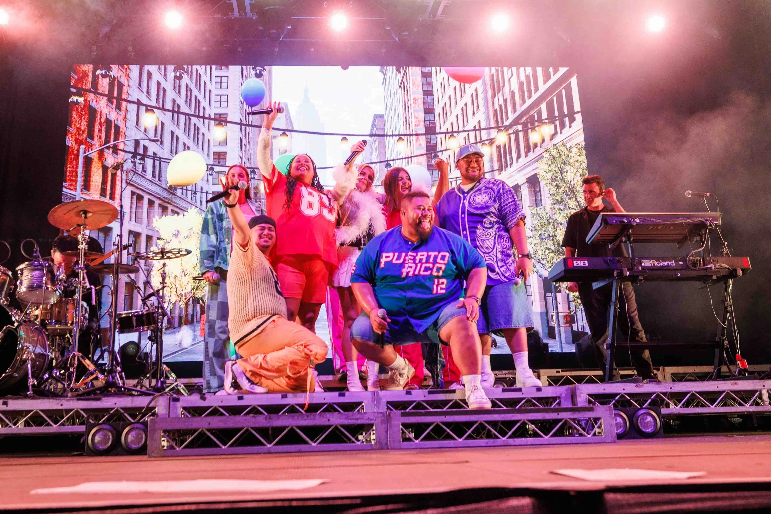 TonesandI_Groovinthemoo_090526_MFA_D-9.jpg