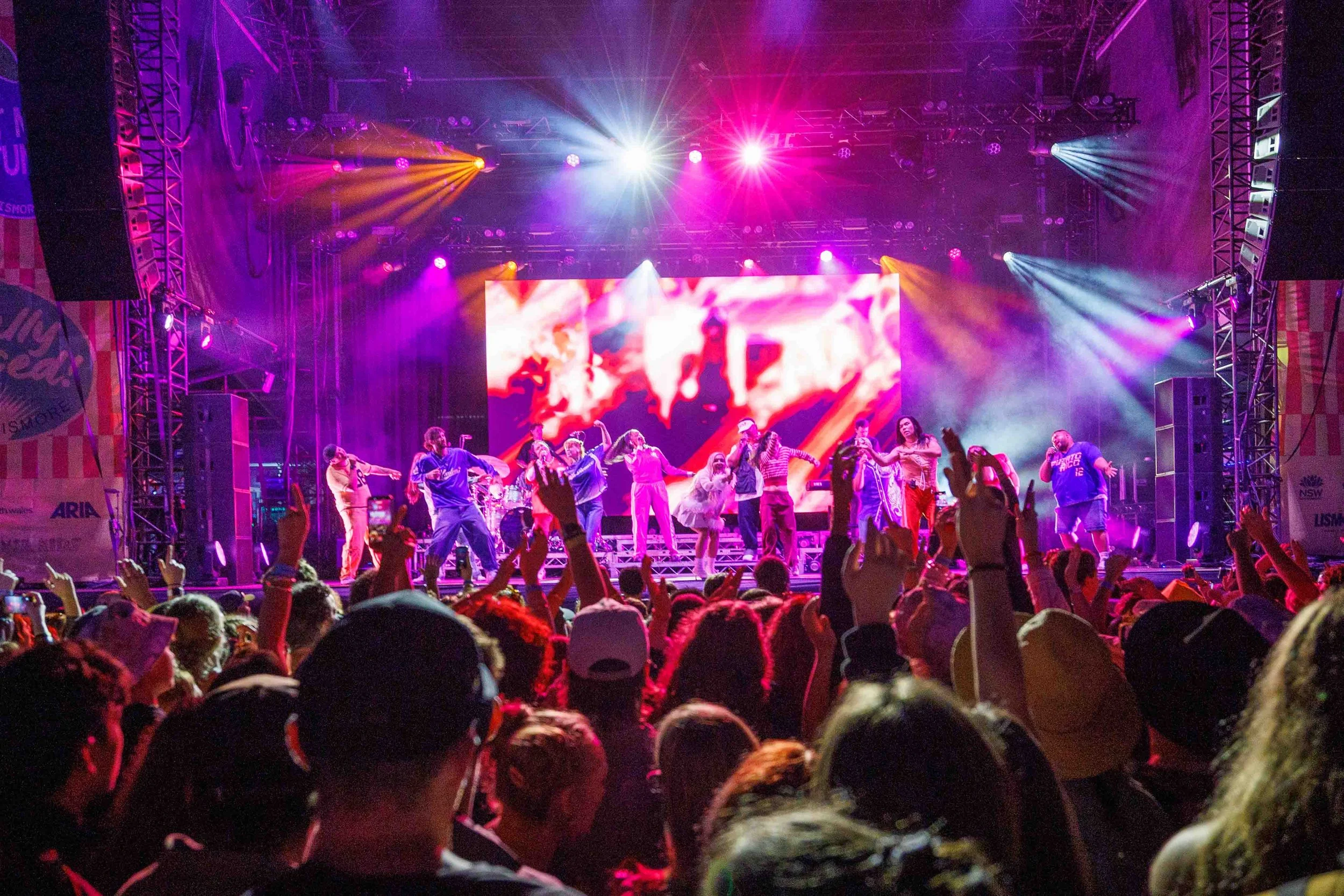 TonesandI_Groovinthemoo_090526_MFA_D-10.jpg