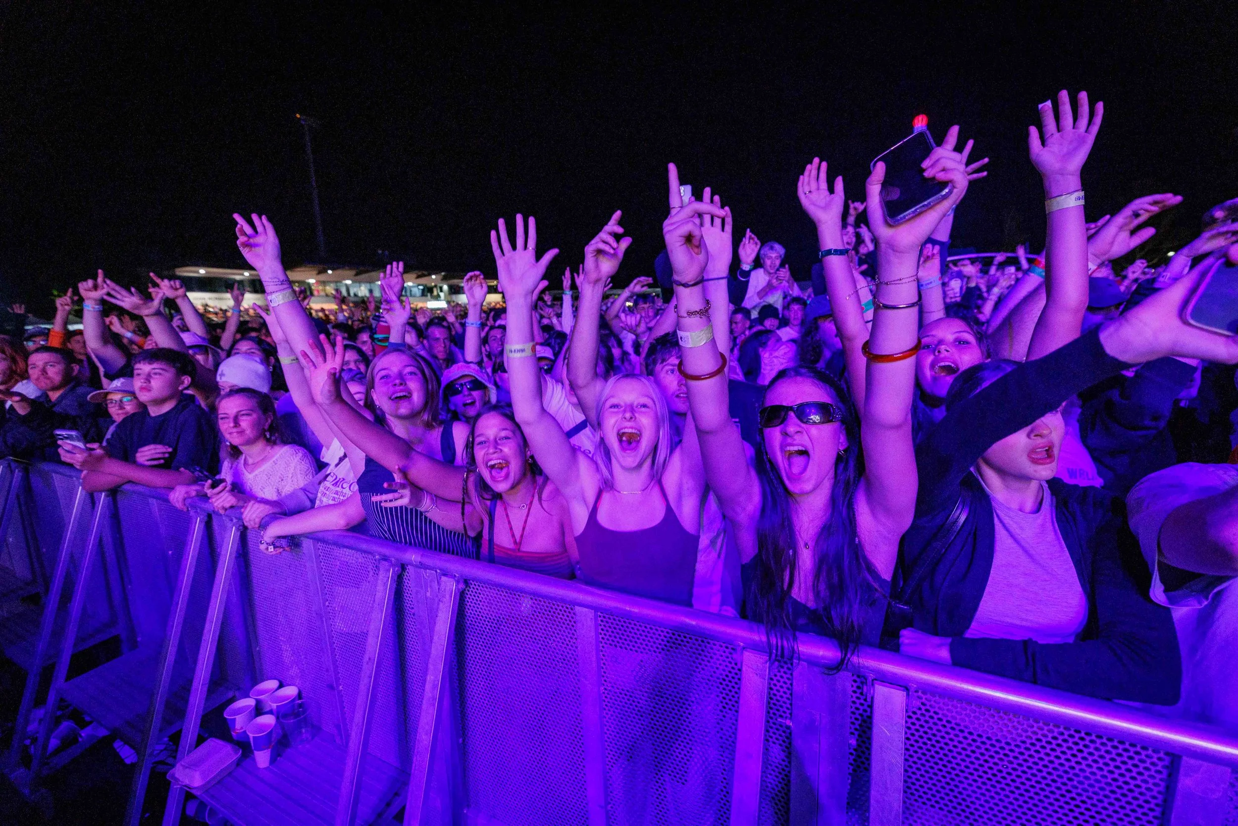 Crowd_Groovinthemoo_090526_MFA_D-2.jpg