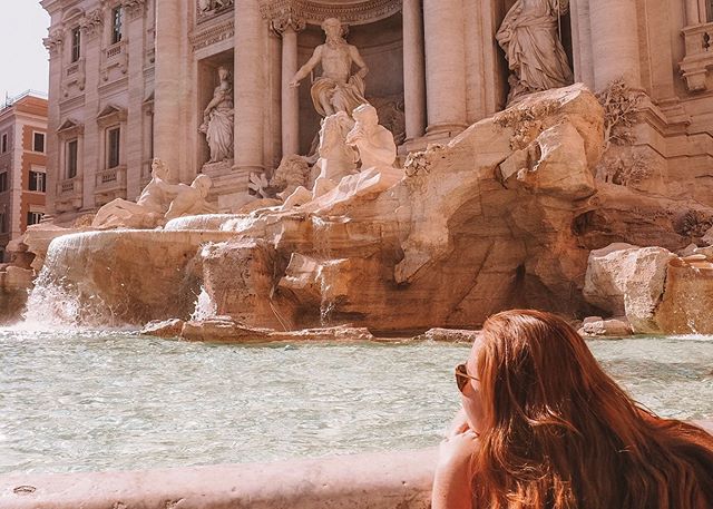 Now vs then. I think @siyumi_&rsquo;s photography is a bit better than @lisa_gossling&rsquo;s attempt. Come on Mum, it just looks like I&rsquo;m at a public pool 🏊&zwj;♀️ #UTSICS