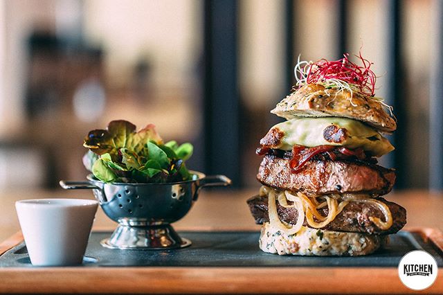 Hallo November 🍂 W&uuml;nschen allen einen erholsamen Feiertag, und ein wundersch&ouml;nes burgerliches Wochenende!🍔❤️ #whoisinthekitchen#esslingen#b&ouml;blingen#stuttgart#sindelfingen#herrenberg#burger#food#foodspiration#stuttgartfood#stuttgartes