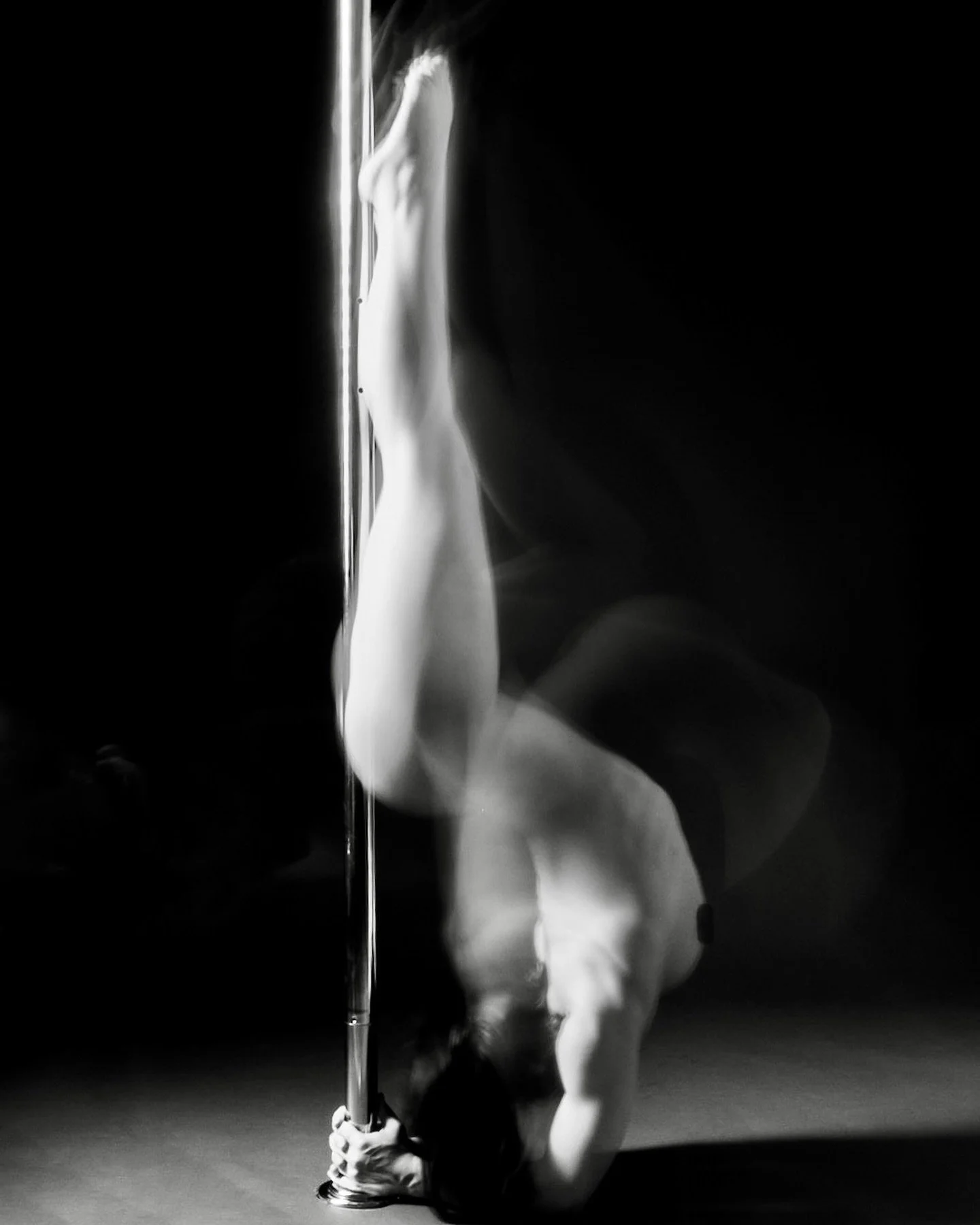 Pole Dancer 🖤
.
.
#poledance #poledancing #poledancer #dancer #bnw #bnwphotography #blackandwhite #vienna #viennaphotographer