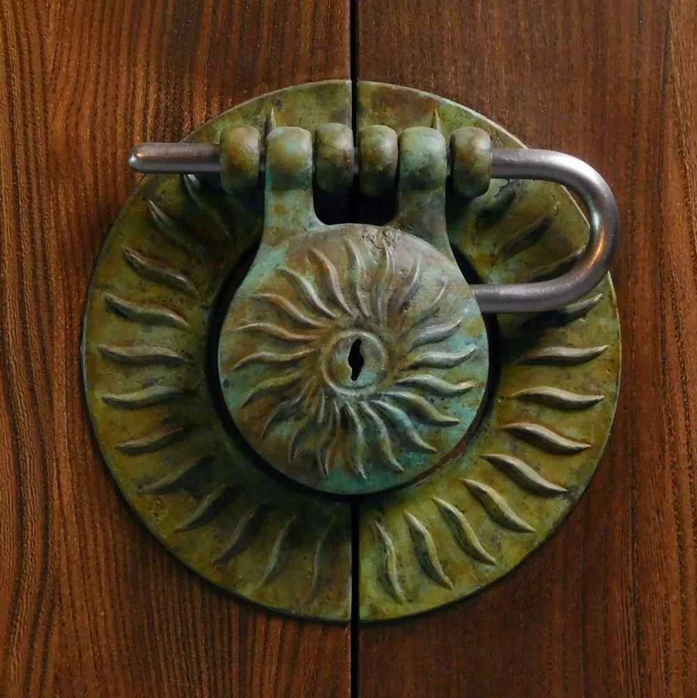 roundlock11000.jpg