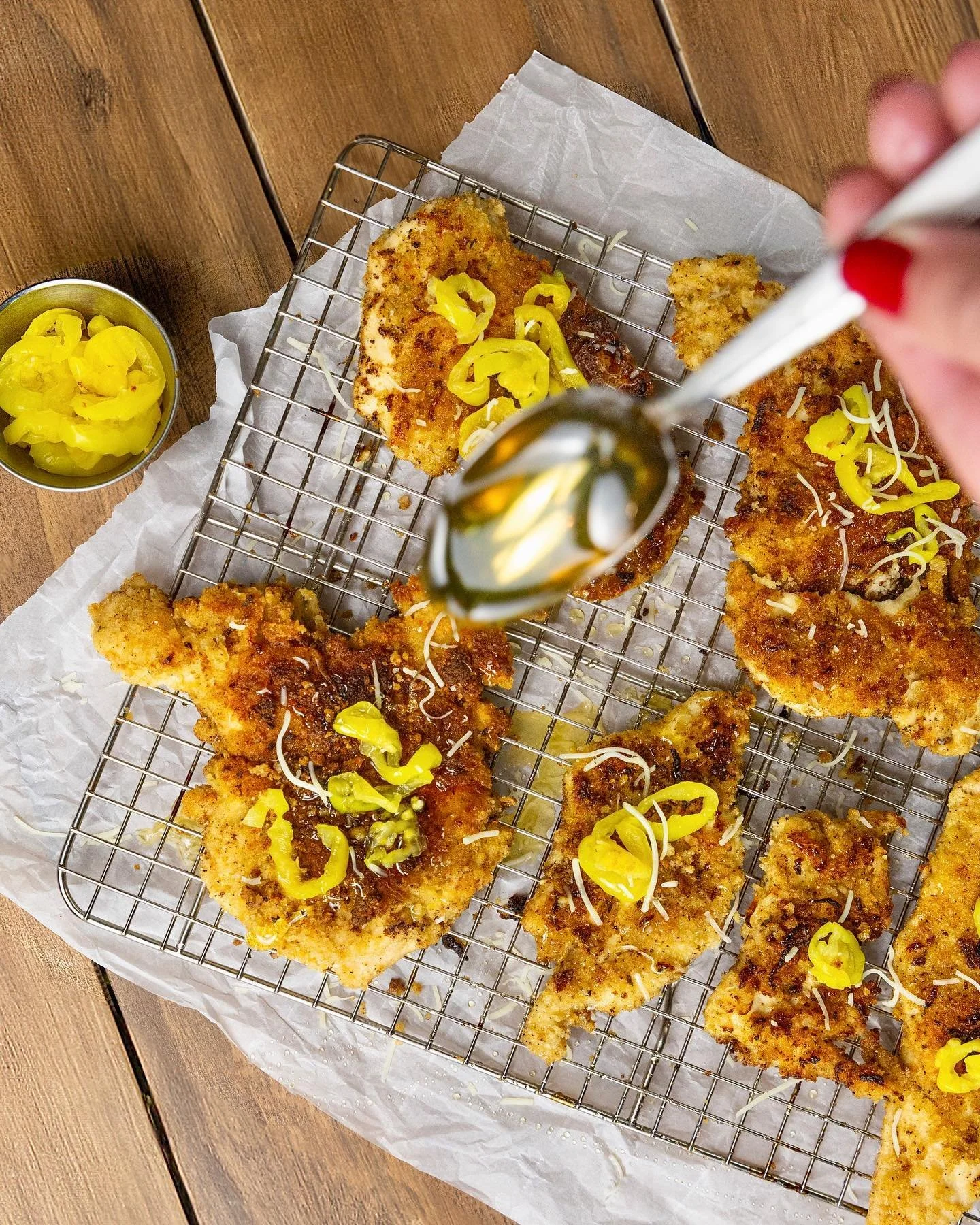 Never doubted you, @selenagomez . 

📖: &ldquo;Hot Honey Chicken Cutlets&rdquo;, Open Wide by @itsbennyblanco