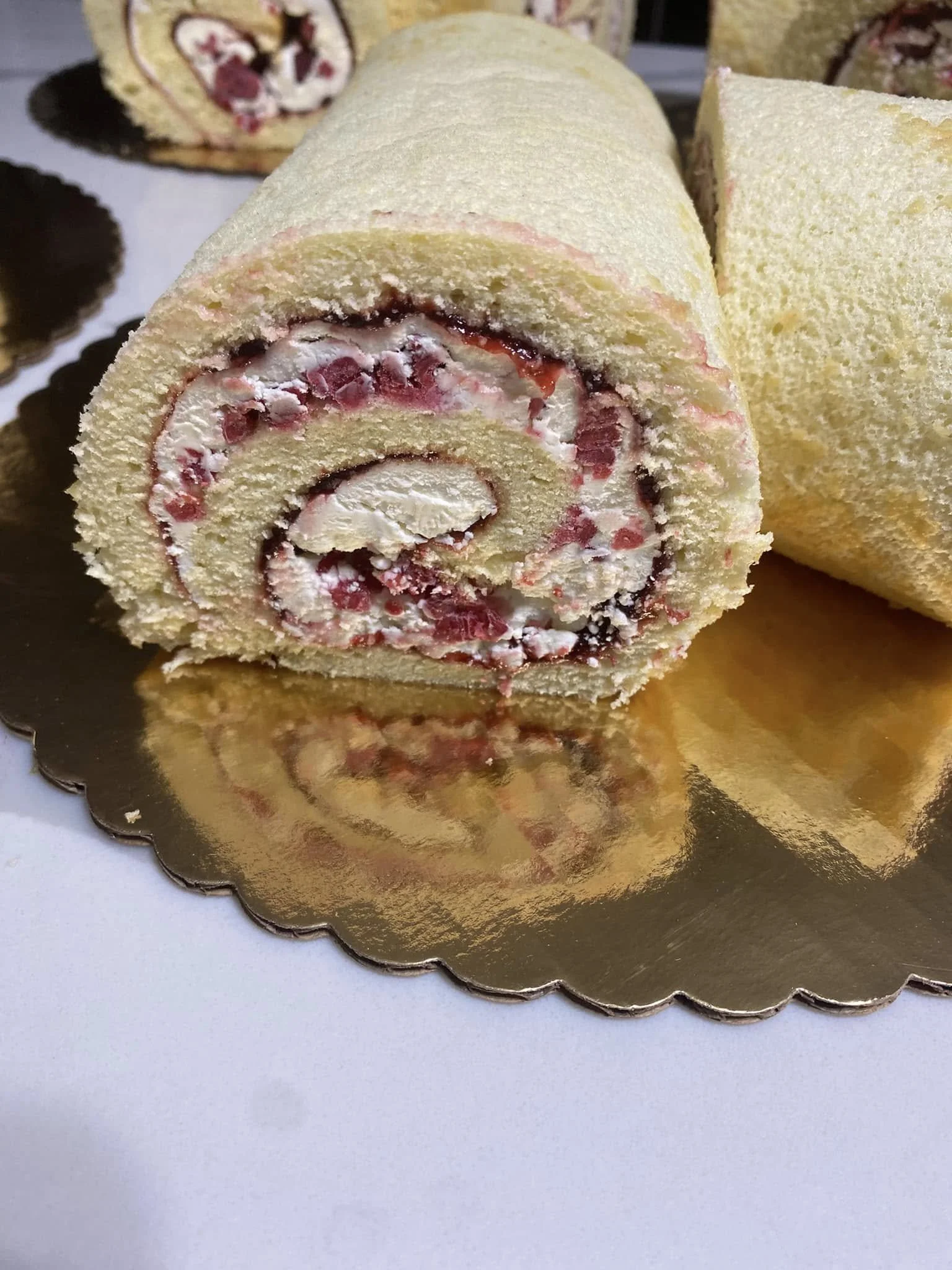 Vanilla rasp yule log.jpg