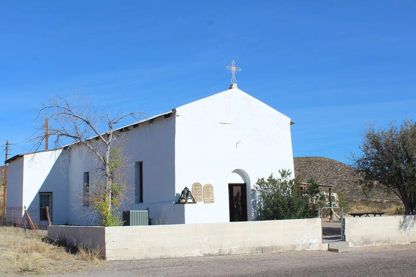 In a Tiny Border Town, a Knock on the Door