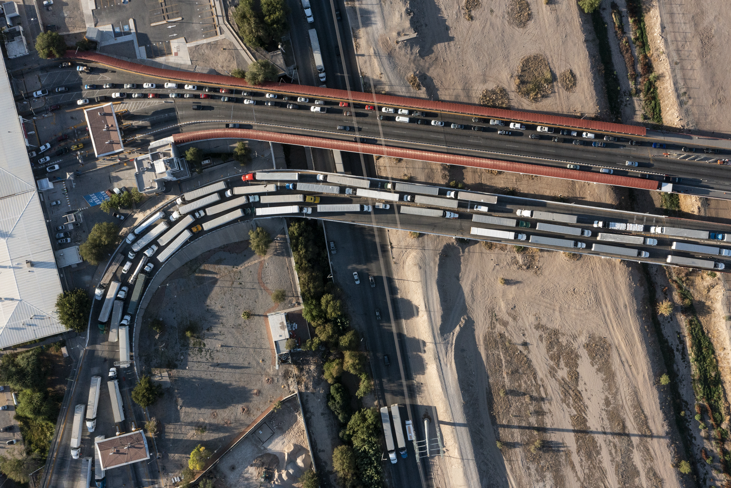 Uncertainty Frost: How Tariffs and Judicial Overhaul Are Cooling Mexico's Economy
