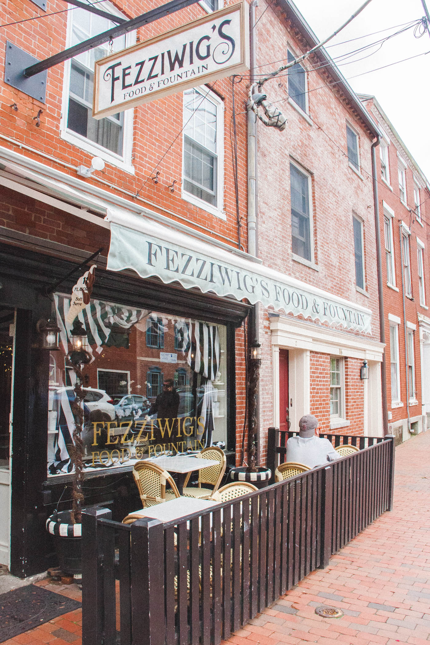 Fezziwig's Food and Fountain