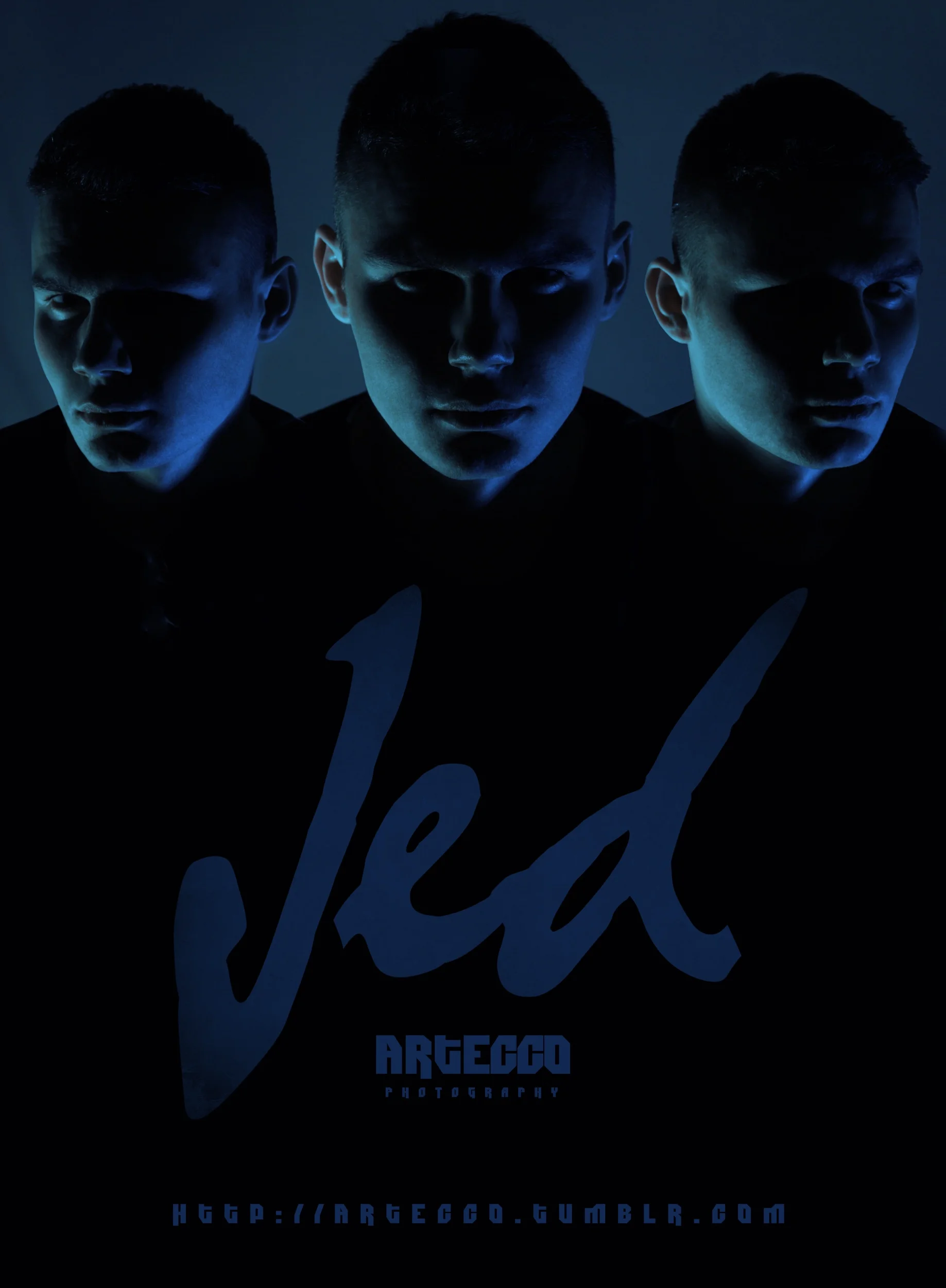 Retrato de tres hombres con sombras en sus rostros, fondo oscuro, con texto que dice "Jeled" y "ARTECCO PHOTOGRAPHY", y una URL en la parte inferior.