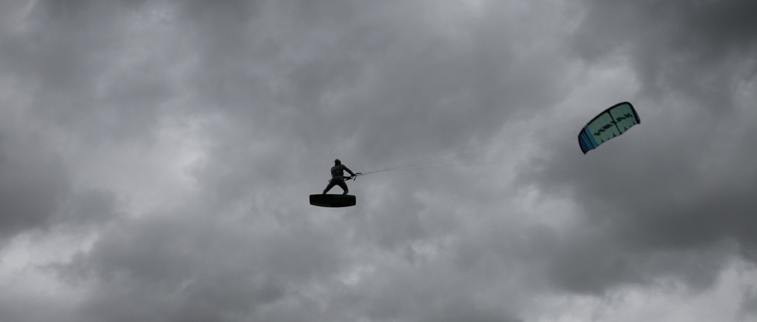 The Good, the Bad and the Ugly - Kiteboarding in Holland.00_02_04_07.Still010.jpg