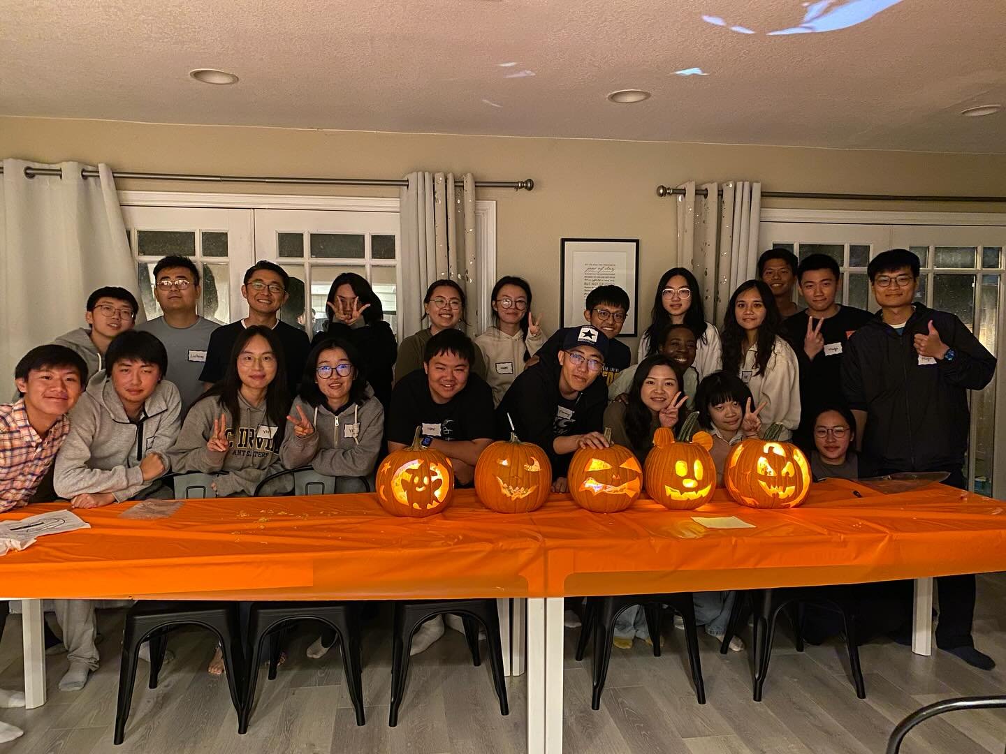Happy Halloween 👻🎃! Here are some pics from our Halloween Friday last week where many people carved a pumpkin for the first time 🎃! We also ended the night with pumpkin smashing 🔨💥 where teams smashed their pumpkins using various tools🍴