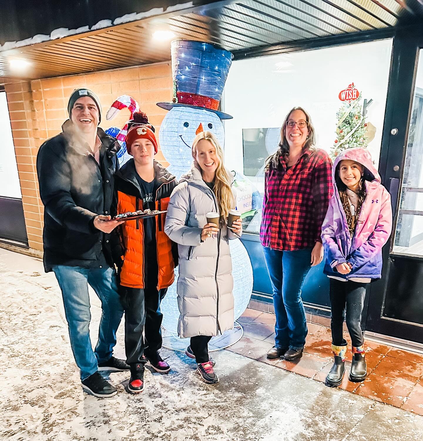 What do you love most about Light Up Okotoks?
For us, it&rsquo;s the people. 
This community is amazing! 
Thank you to @townofokotoks and everyone else who makes this great event possible each year! 

#lightupokotoks #weloveokotoks #okotoksmamas #oko