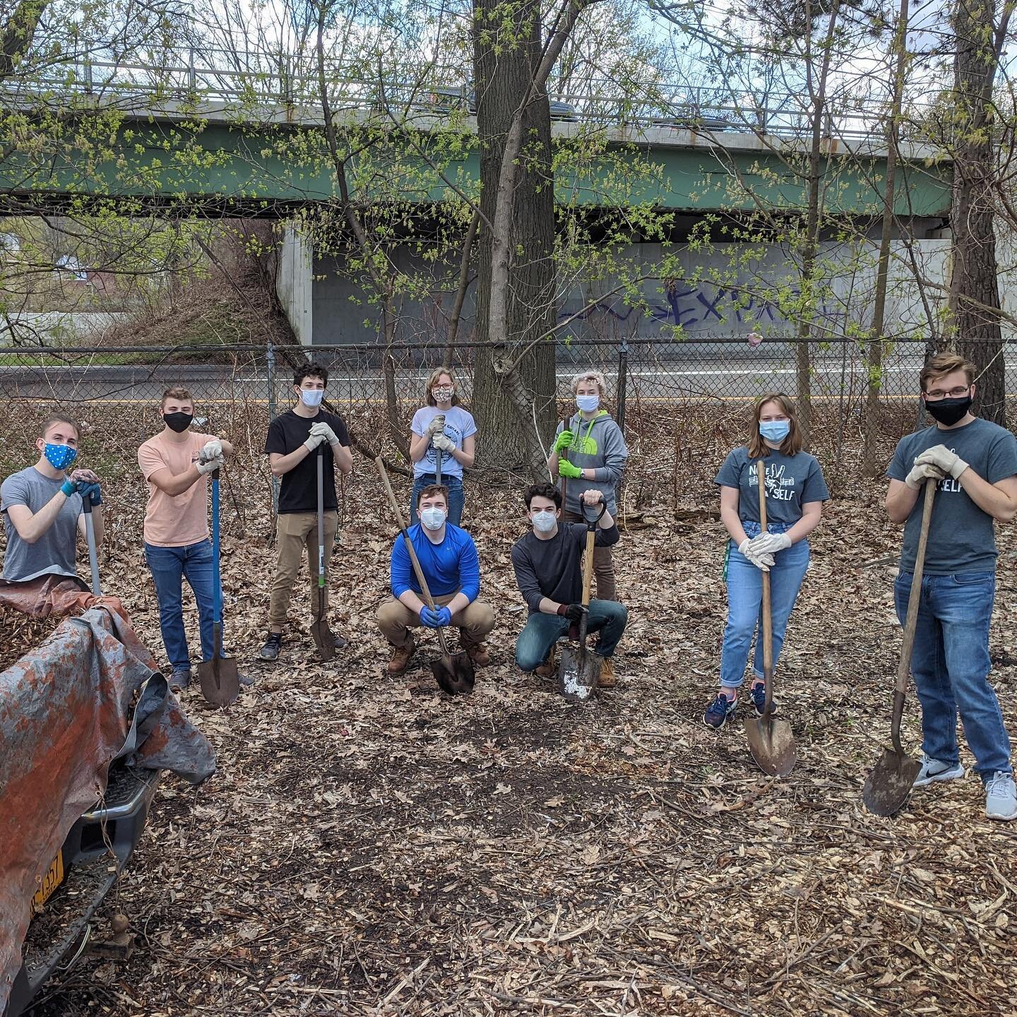 This past weekend we got to work! On Saturday, we participated in a neighborhood cleanup with @nomabinghamton where we collected and disposed of trash from lawns and streets along Walnut St, North St, and Edwards St. Then on Sunday, we volunteered wi