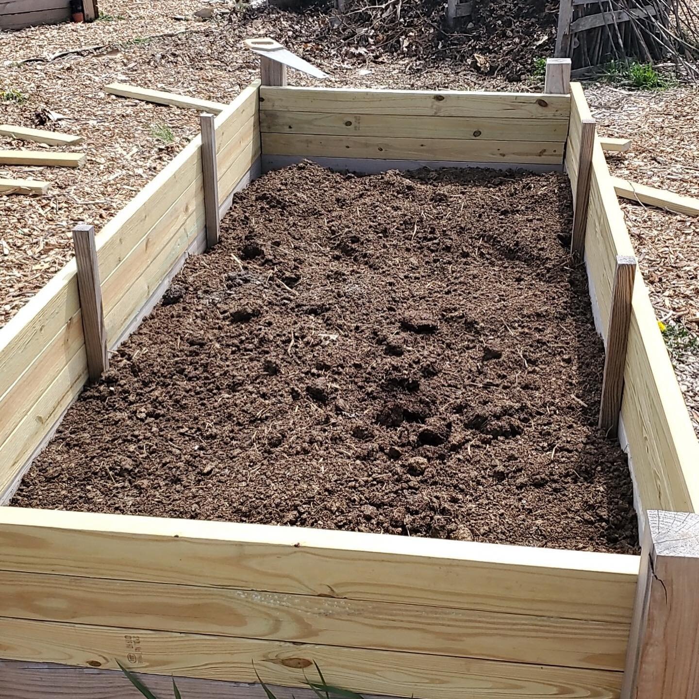 Another day of work this past weekend! We cleaned up some compost areas and built a taller plant bed at the VINES Endwell Garden. We&rsquo;re happy we were able to help along with the other volunteers on Sunday!