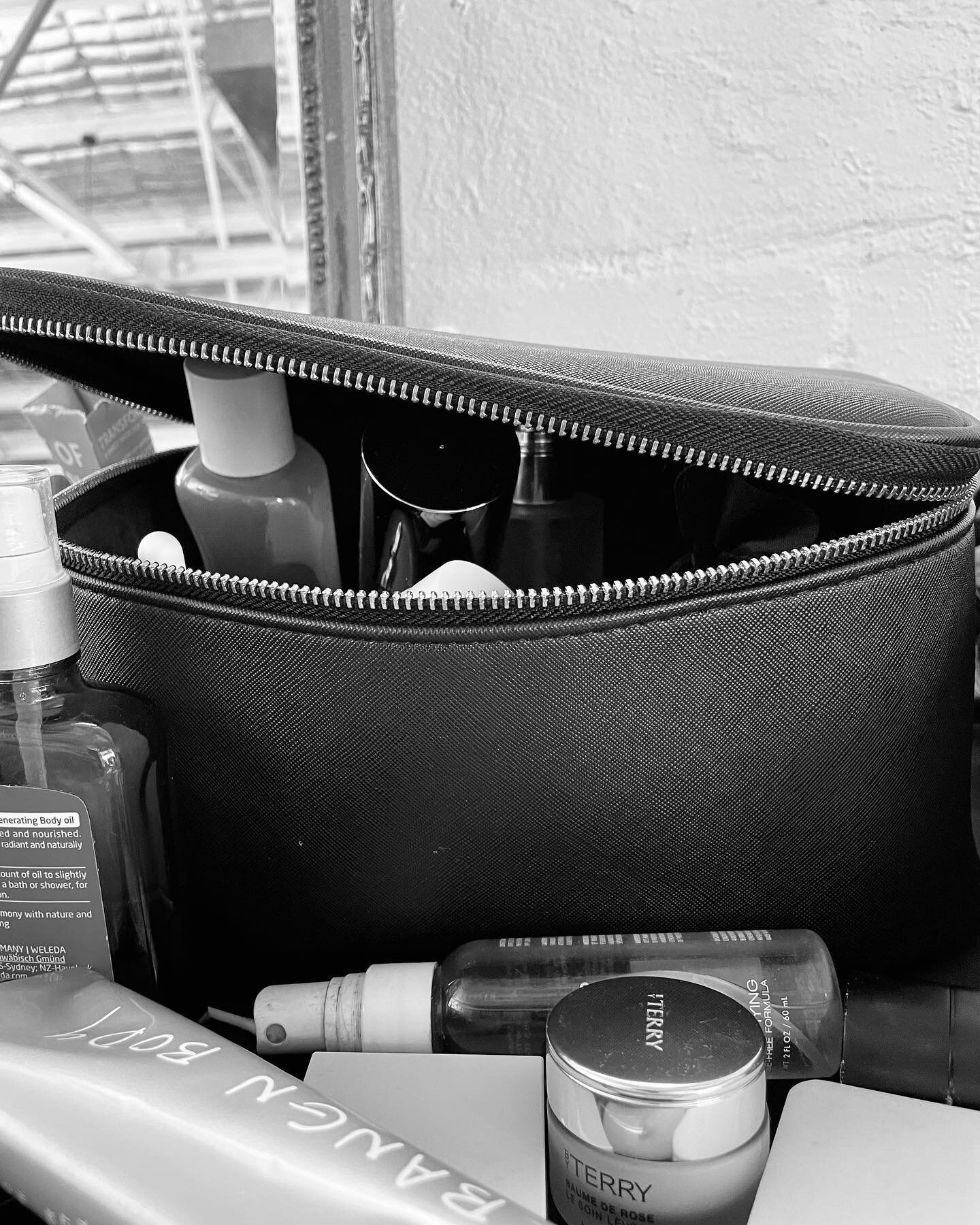 Have you added the Pro-Set to your kit ! 
The Pro-Set bag fits almost any product. Durable construction, padded interior to protect your investments. Add a few to your kit 👌🏻👌🏻👌🏻👌🏻👌🏻

#kit
#kitbag
#beautykit 
#hairkit 
#hairtools 
#productb