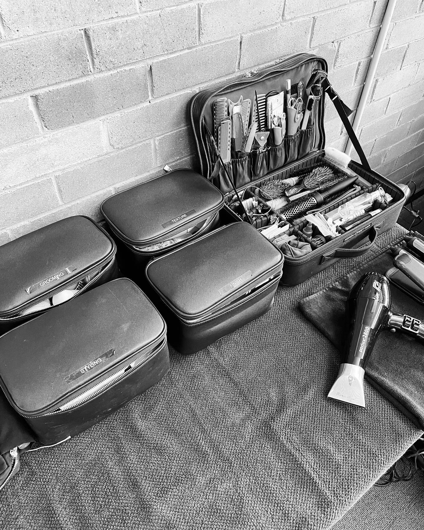 A happy work situation with @keirenstreethair 👌🏻

Set up with ease @ksetbag 

K-set.com.au 

#kit 
#kibag 
#hairdresser 
#sessionstylist 
#beautykit 
#productbag 
#freelance 
#hairtool