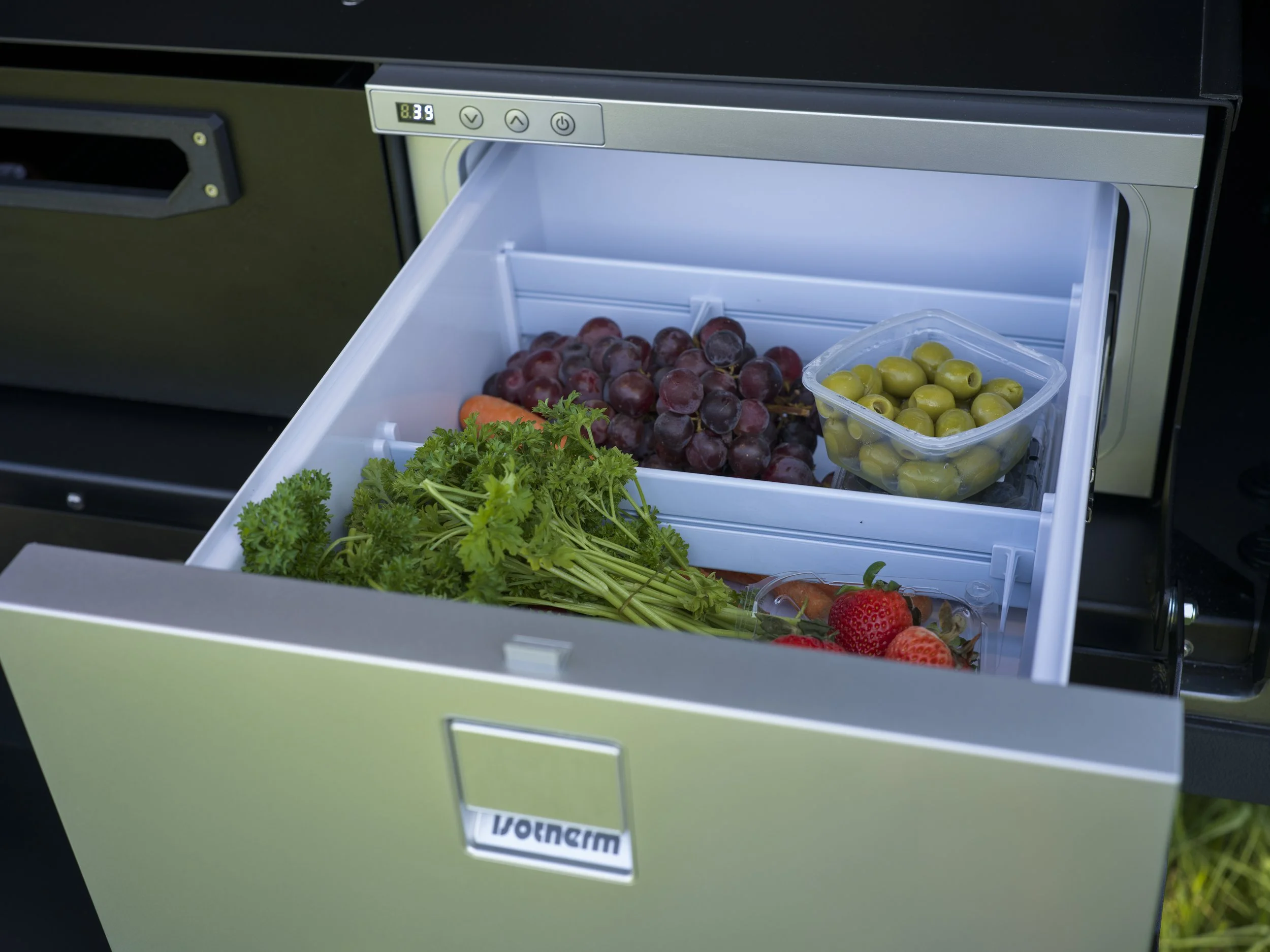Drawer fridge/freezer units with Dividers