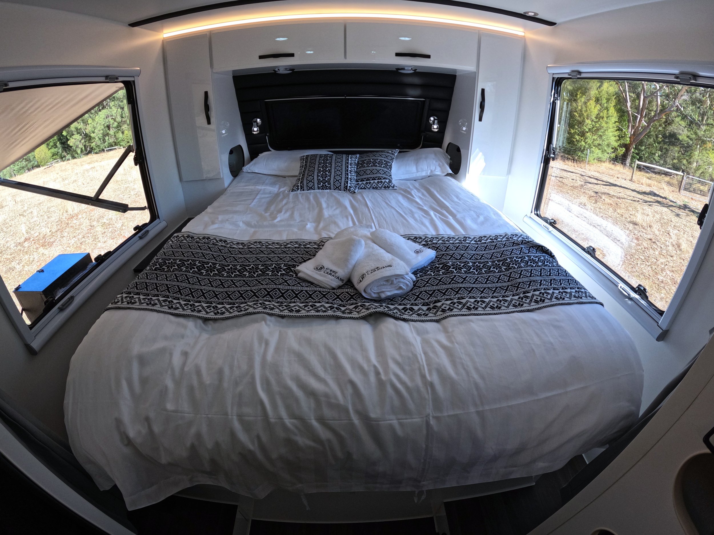 Large Luxurious Queen Island Bed
