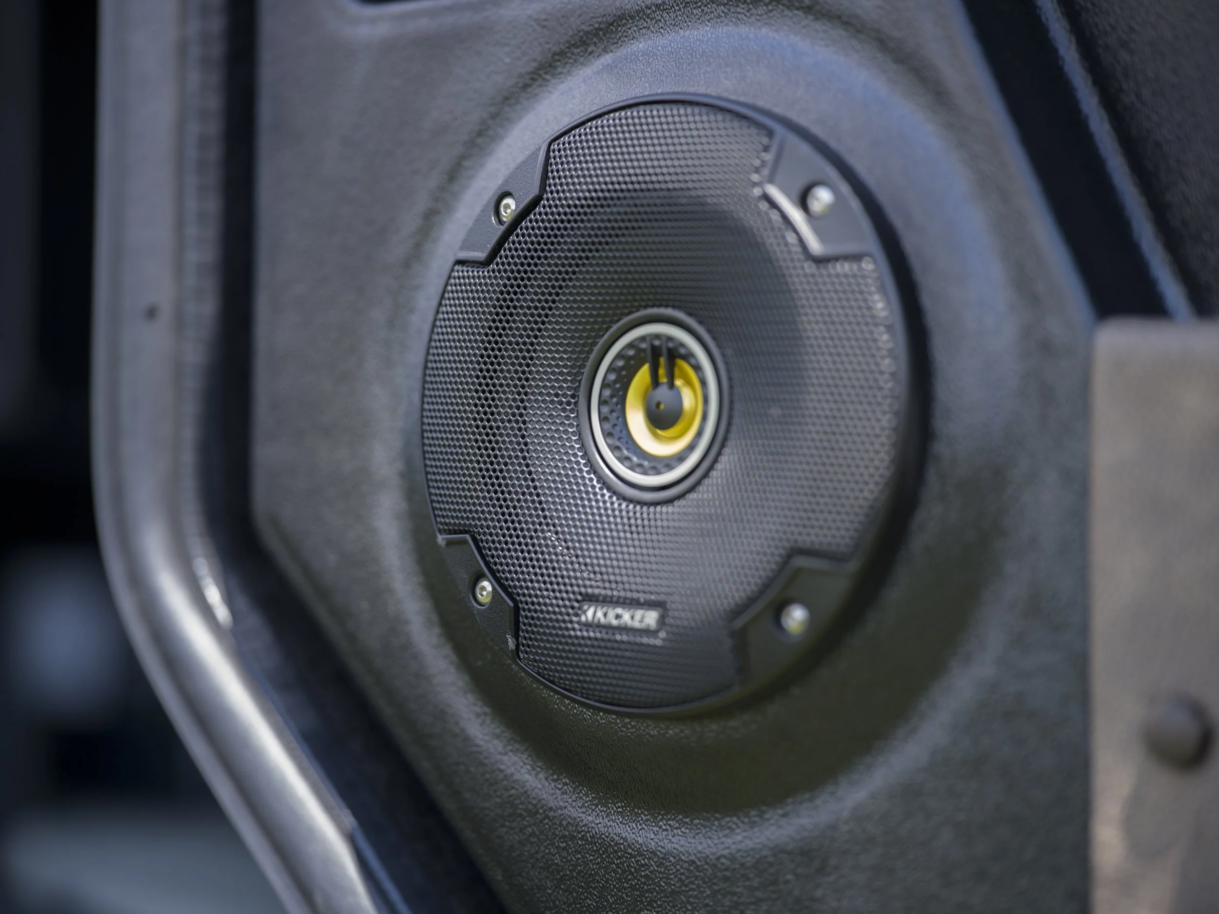 4x 5.5" Kicker interior speakers