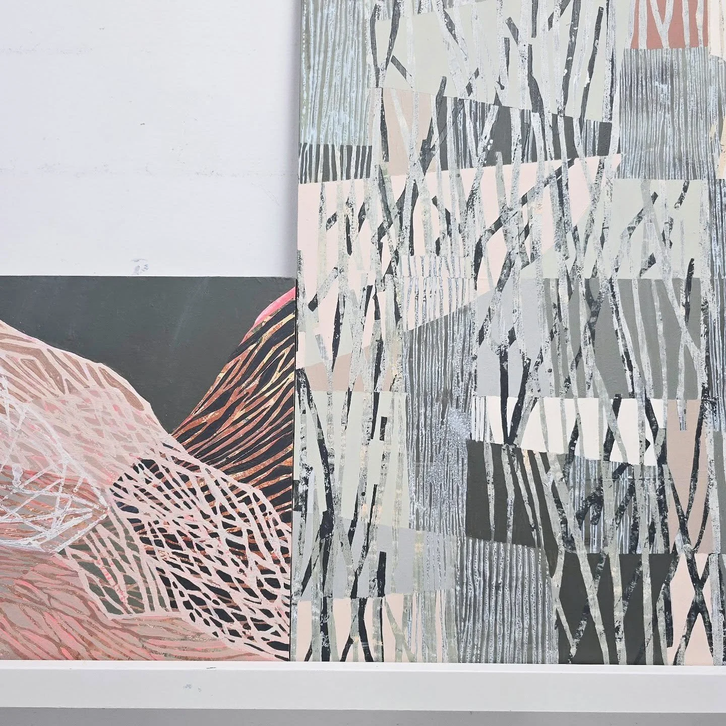Works in progress. I'm having some fun, playing around with patterns, shapes, and repetitive line work 🖌

#colourfulpaintings #artelements #homeartstudio