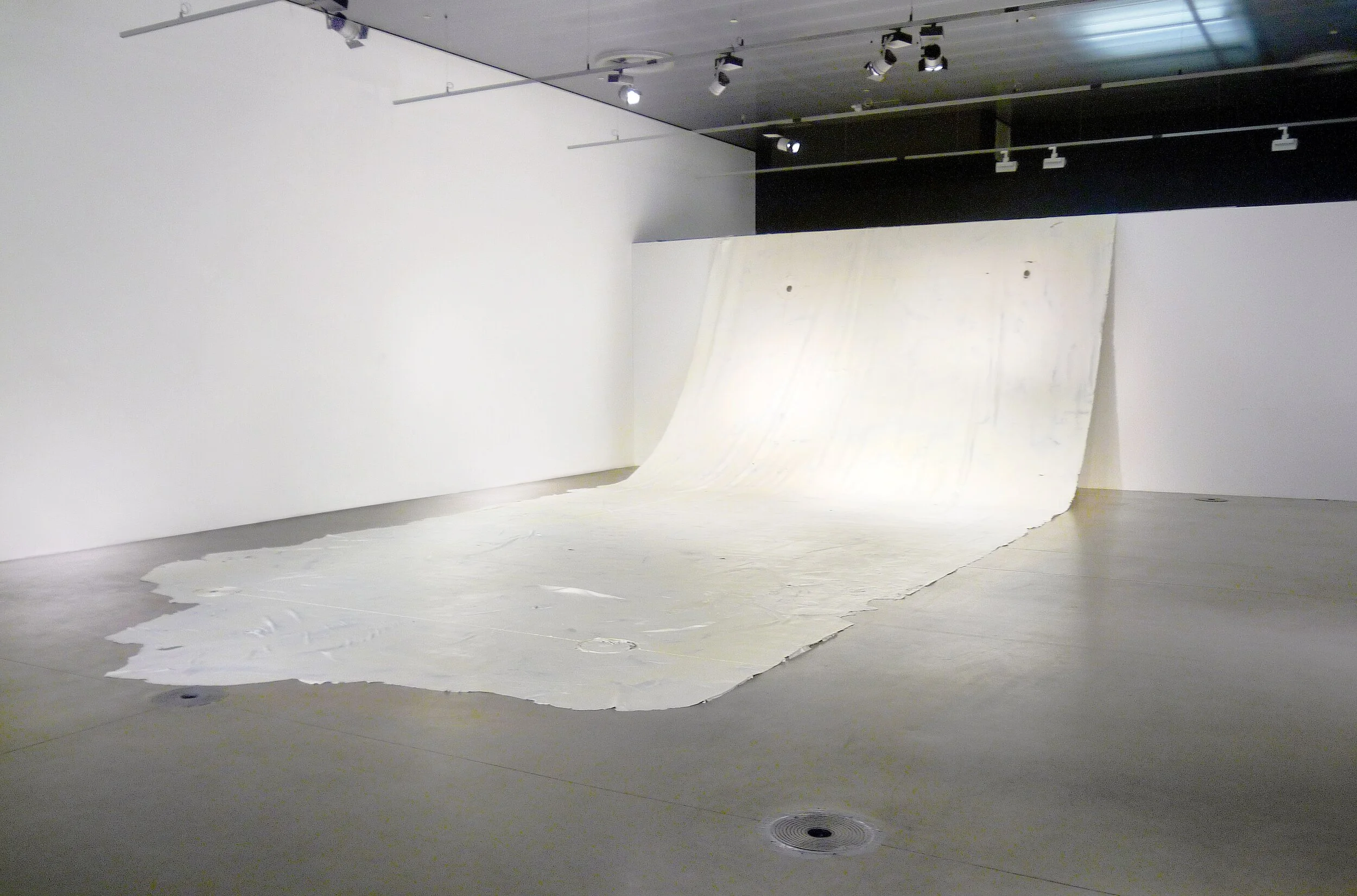  Nikola Ukic NO Field 2013 elastic polyurethane 13300 x 510 cm 