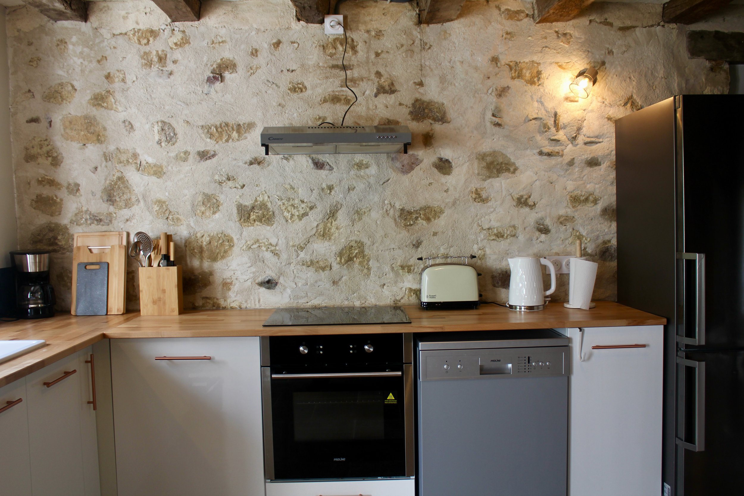 Kitchen 2.jpeg