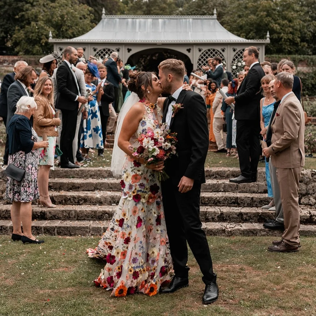 CHRIS &amp; CLAUDIA 🐒

Starting the year as I mean to go on - full of LOVE 💕
These two got married at the amazing @portlympnepark with the distant cries of animal rejoicing in celebration along with all their loved ones - simply stunning 🥂 

Not t
