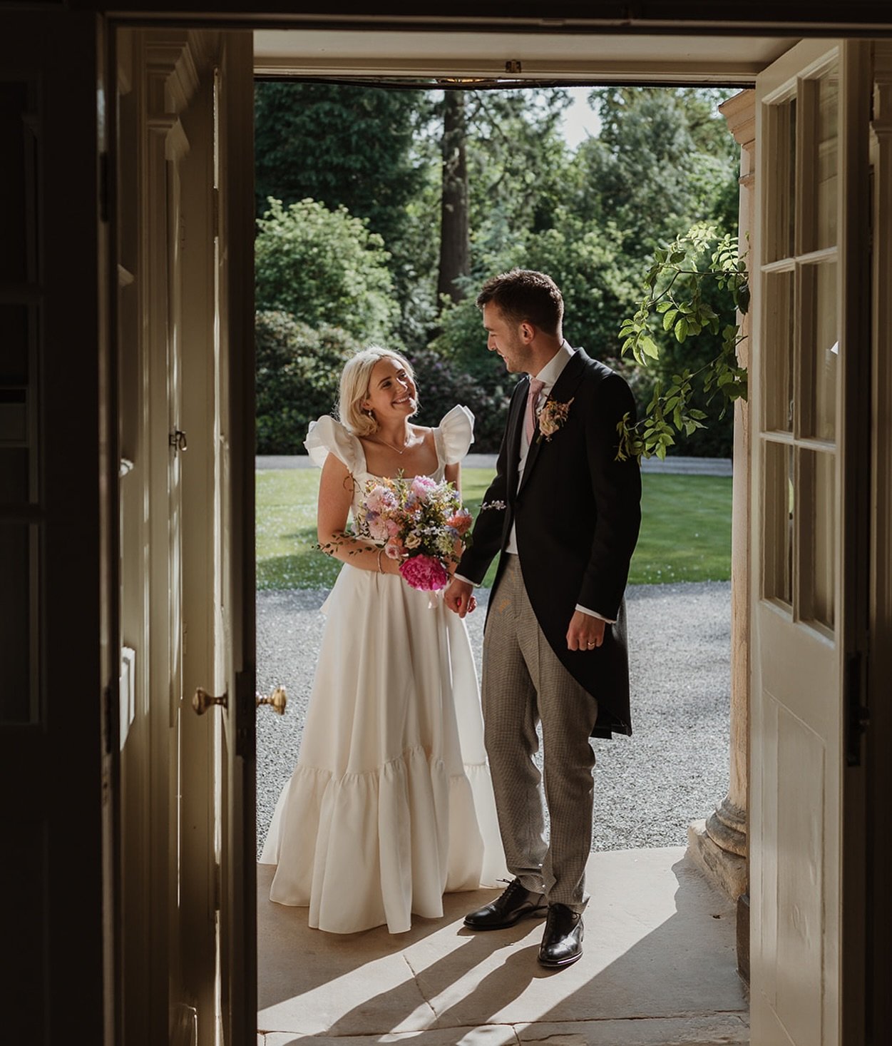 Jess &amp; Rob 🌸

Sunnier days at Middleton Lodge ✨ 

🤵🏻&zwj;♂️👰🏻&zwj;♀️ - @jess.harrison25 
💒 - @middletonlodge 
💐 - @lilyandliz 
📸 - @jesslathanphotography 
👗 - @halfpennylondon 

#summerweddings #summerwedding #middletonlodgewedding #midd