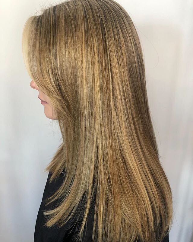 Warm buttery blonde with a smooth finish 😋💛 cut and color by Caroline .
.
.
.
.
.
.
.
.
.
.
.
#merakisalon #meraki #charlottenc #thevilla #myerspark #hairstyles #hairartists #hairexperts #womeninbusiness #bossbabes #clt #queencity #charlottesgotalo