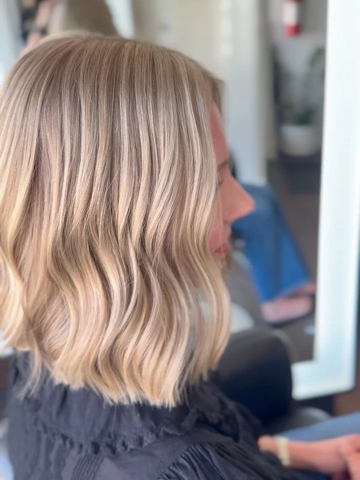 Pretty pearly blonde 🤍 by the one and only 𝗔𝘀𝗵𝗹𝗲𝘆 𝗔 

Keep swiping ➡️ for the before!