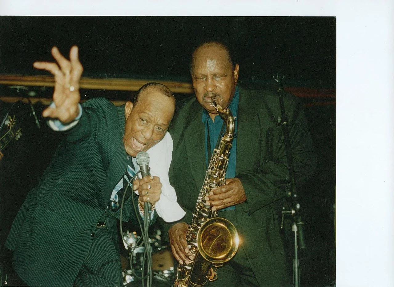 With_blues_shouter_Piney_Brown,_The_Netherlands,_2000.jpg