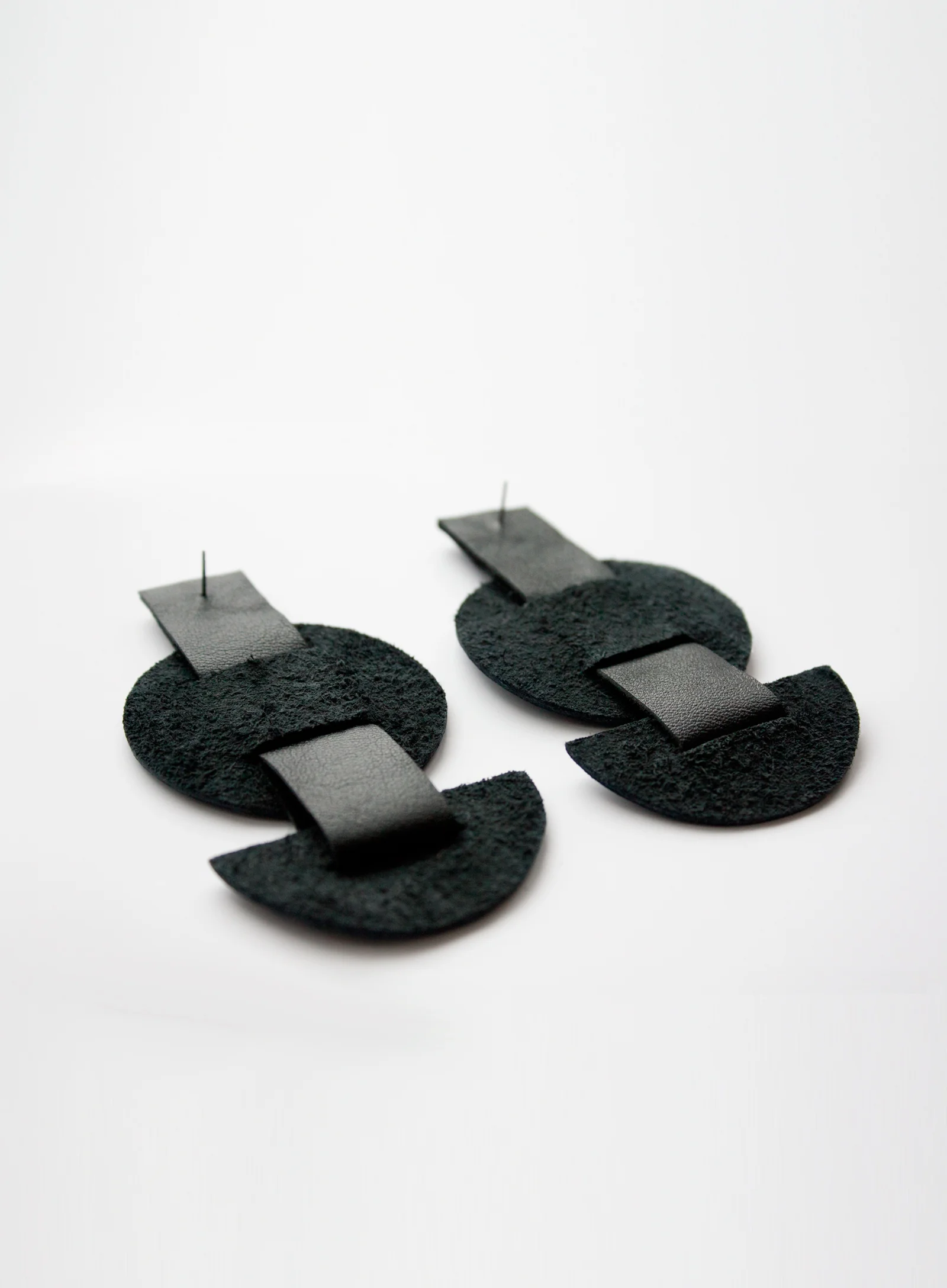 Louve_Montreal_leather_earrings_EDIE_back_web.jpg