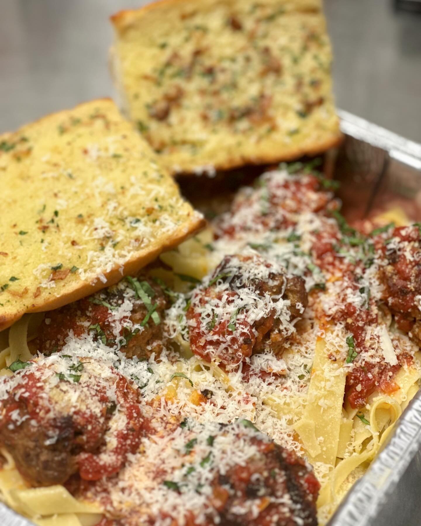 POLL TIME 🗳️

Which are you ordering for dinner this week?

1. House-made meatballs with marinara over pappardelle, fresh parmesan &amp; garlic bread

2. Spring Tuscan chicken quinoa bake with Kalamata olives, artichoke hearts, pepperoncini, bell pe